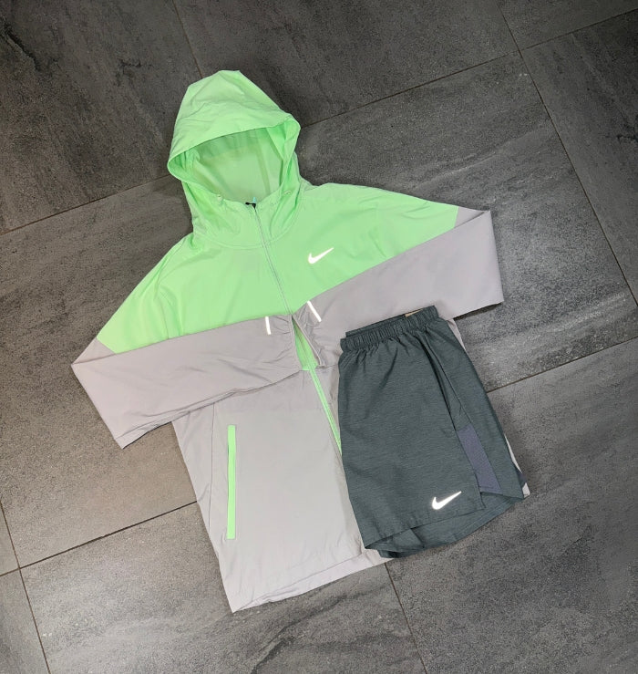 Nike Windrunner & Challenger Shorts Set 'Vapour Green/Grey'