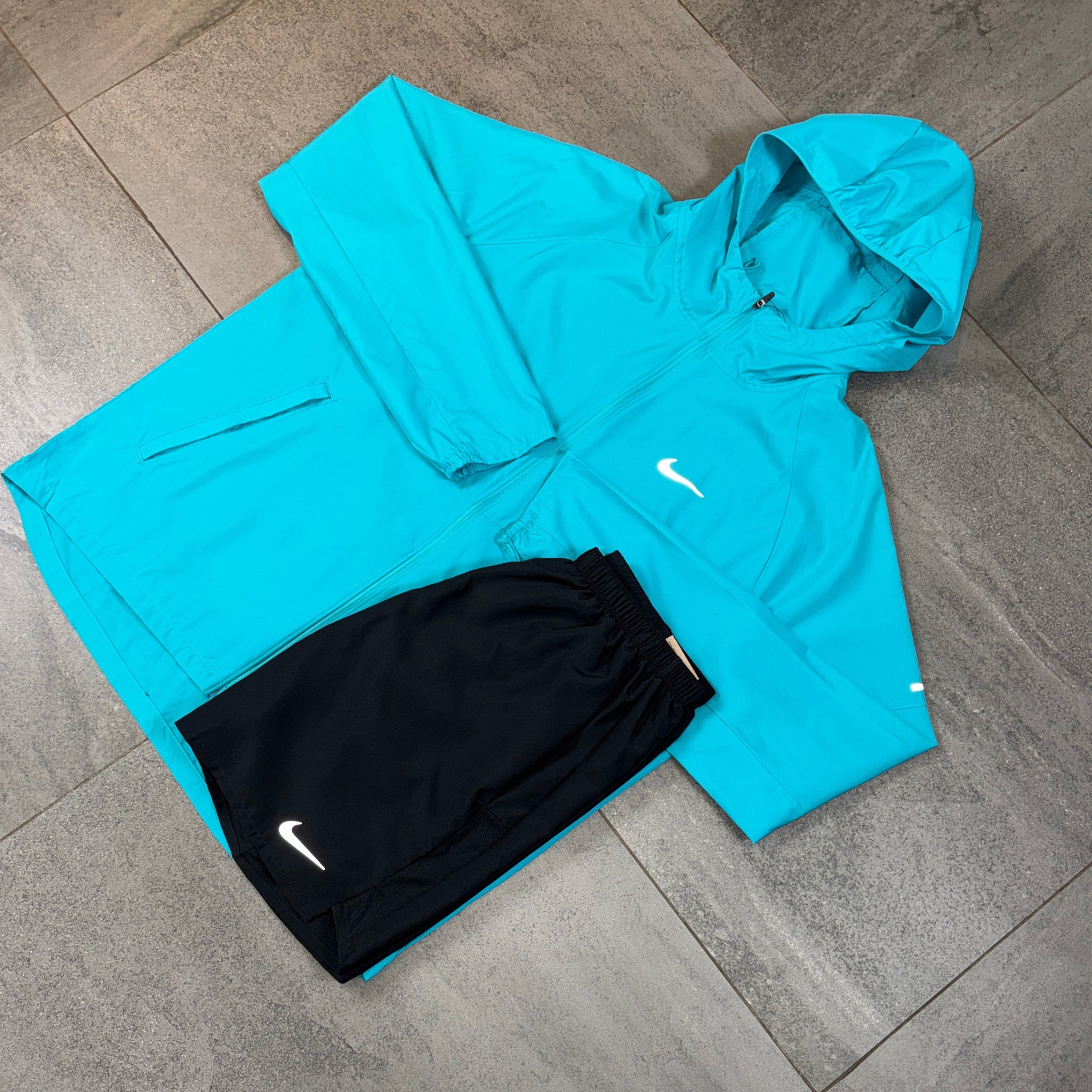 Nike Windrunner & Challenger Shorts Set 'Dusty Cactus/Black'