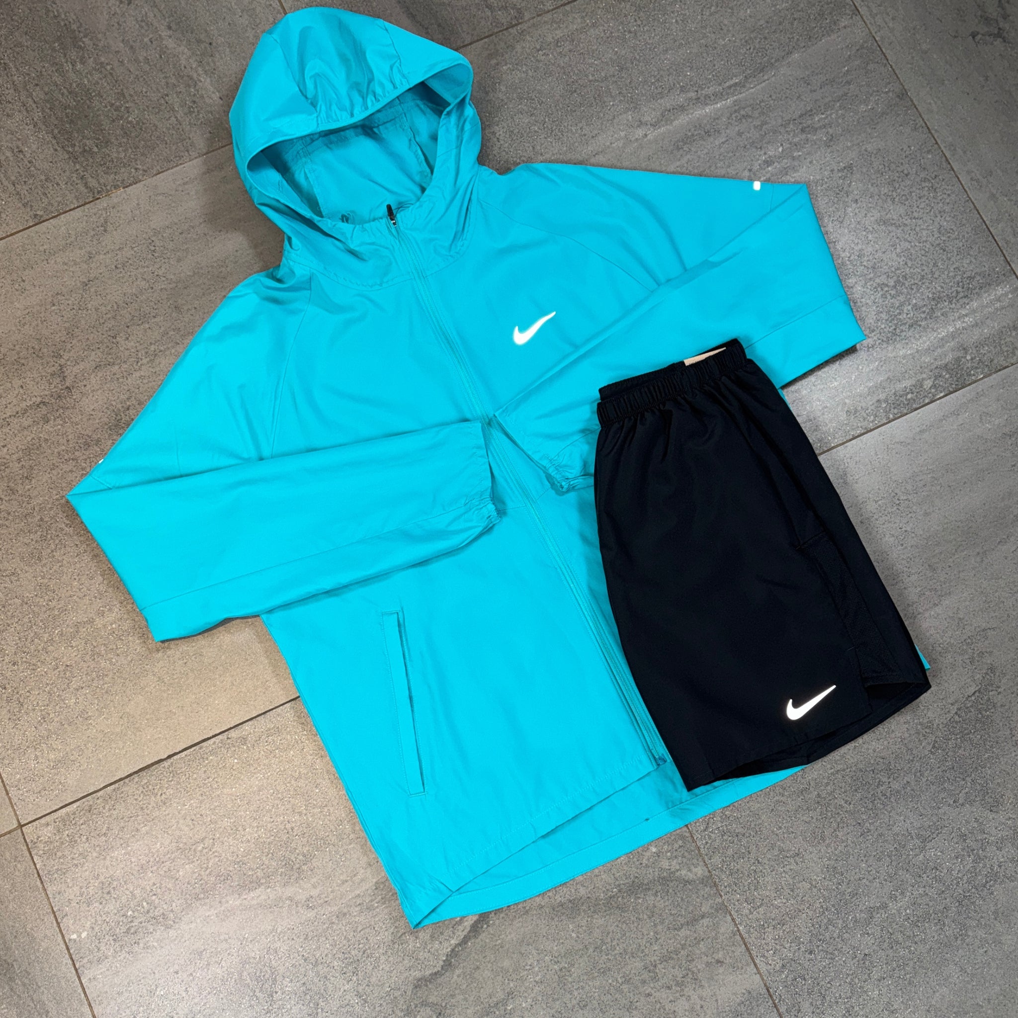 Nike Windrunner & Challenger Shorts Set 'Dusty Cactus/Black'