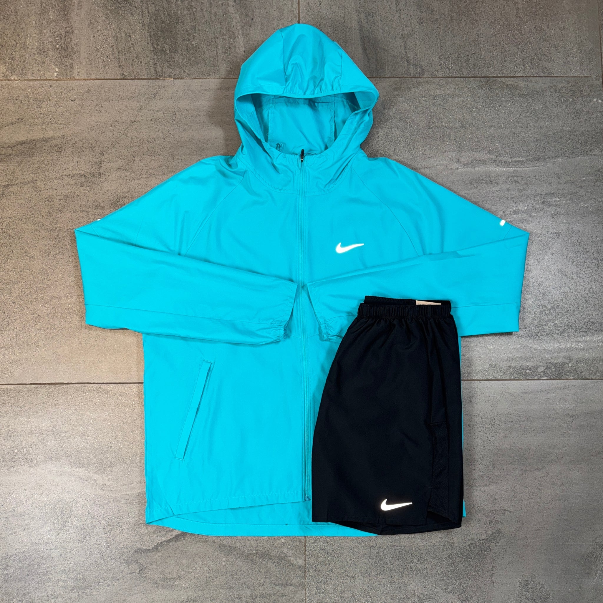 Nike Windrunner & Challenger Shorts Set 'Dusty Cactus/Black'