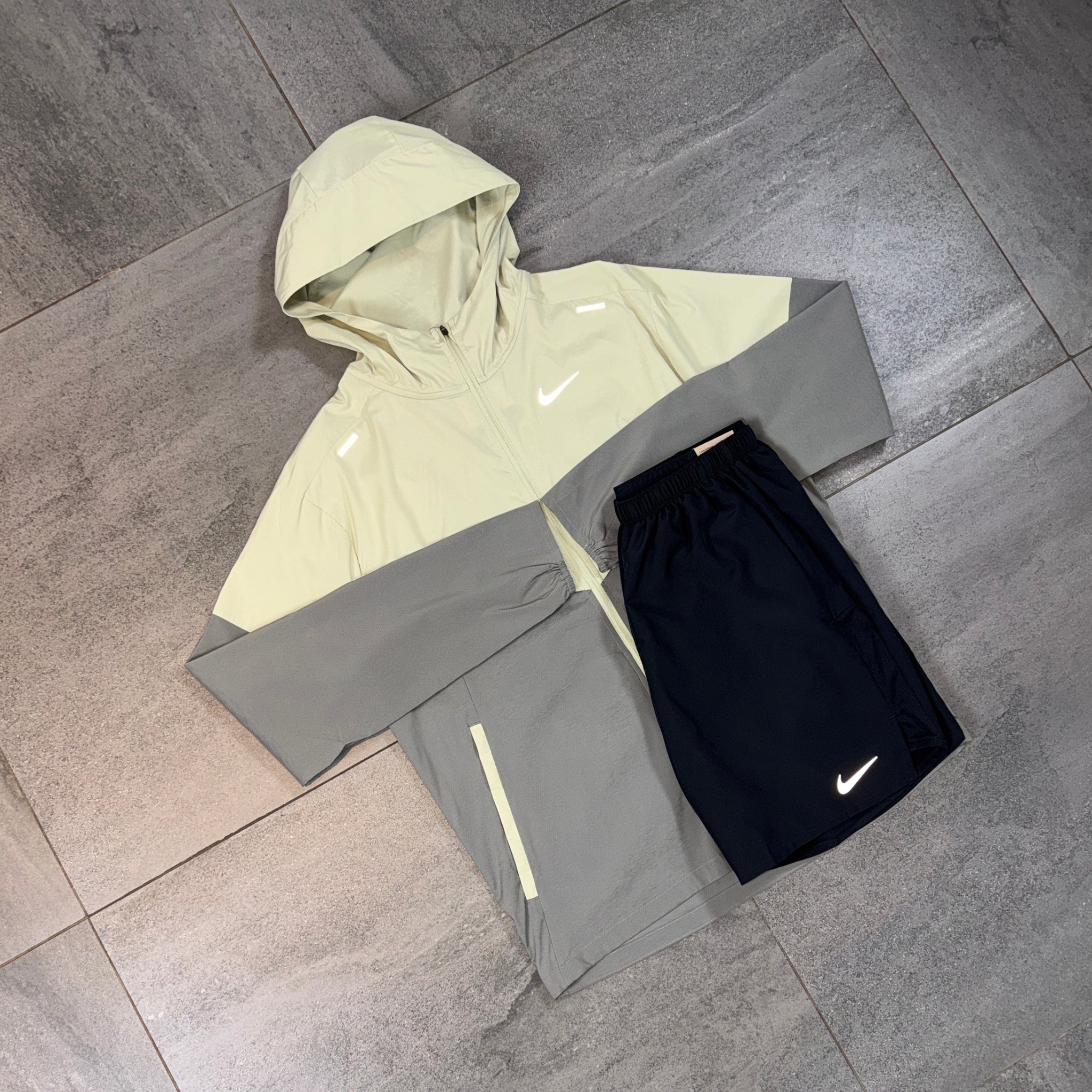 Nike Windrunner & Challenger Shorts Set 'Olive Aura/Black'