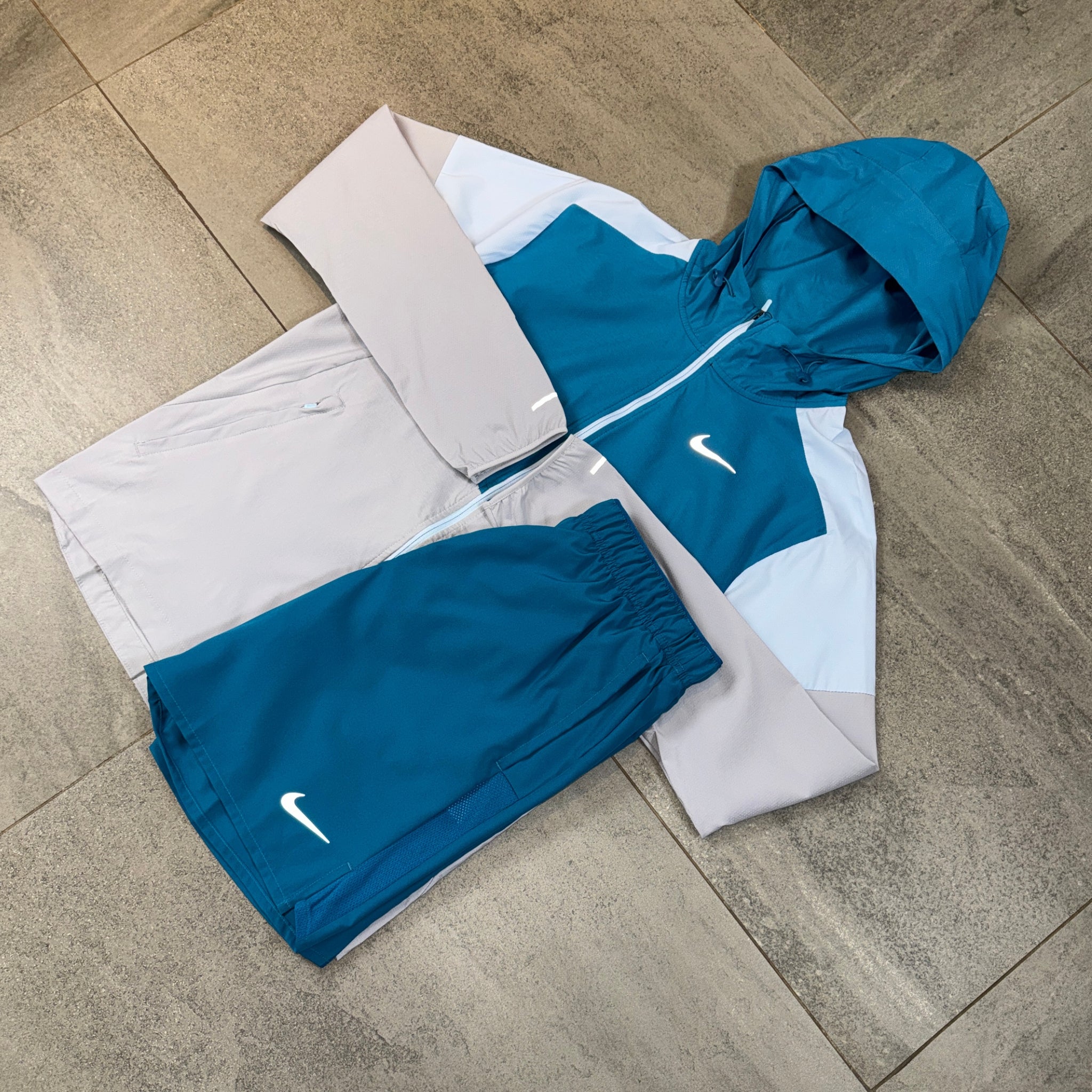 Nike Windrunner & Challenger Shorts Set 'Green Abyss'