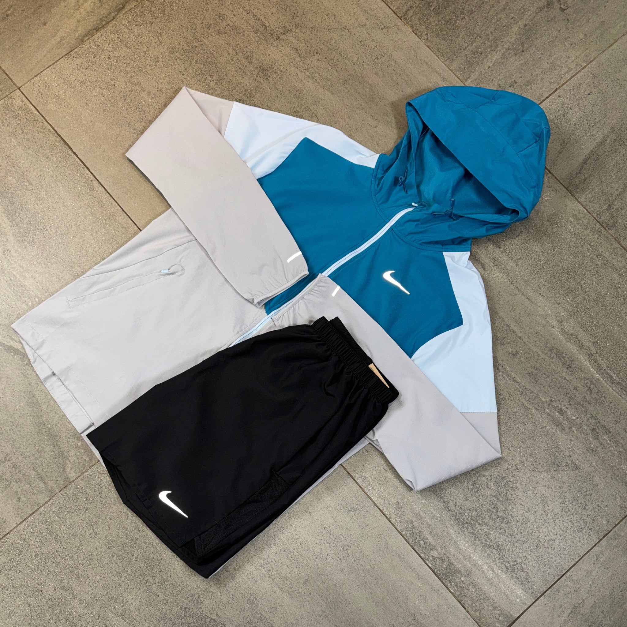 Nike Windrunner & Challenger Shorts Set 'Green Abyss/Black'