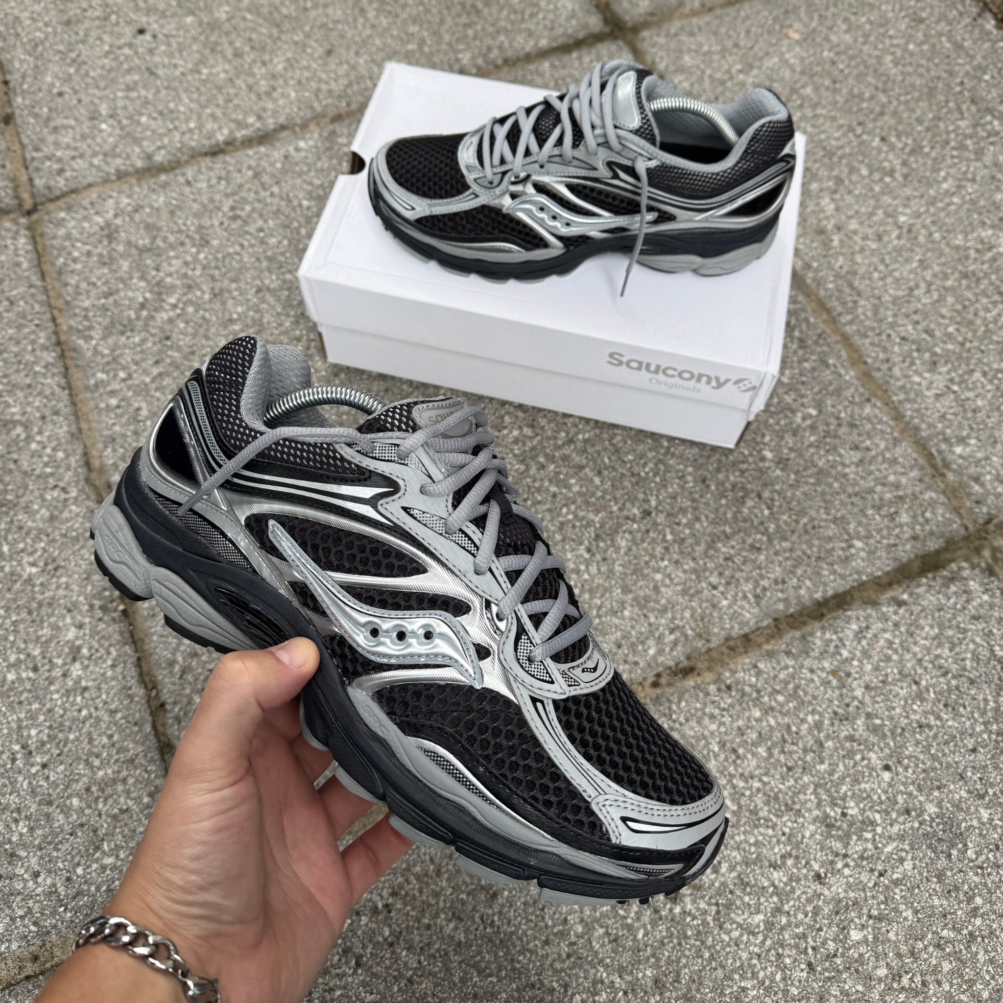 Saucony ProGrid Omni 9 'Black Silver'