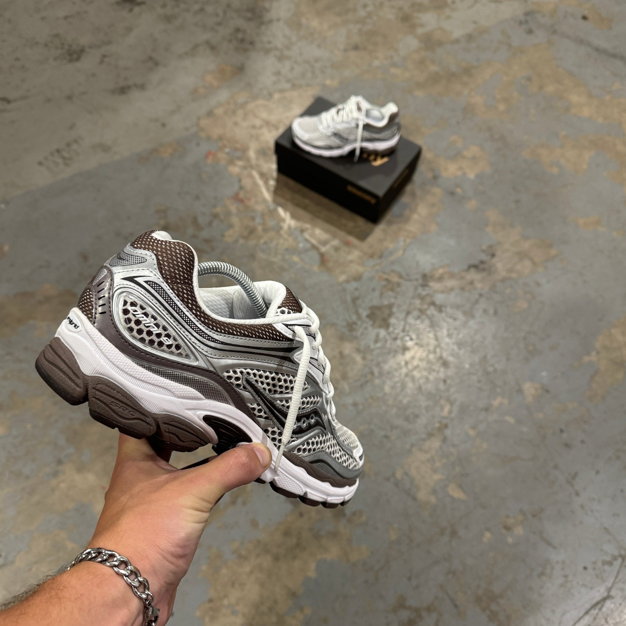 Saucony ProGrid Omni 9 'White Brown'