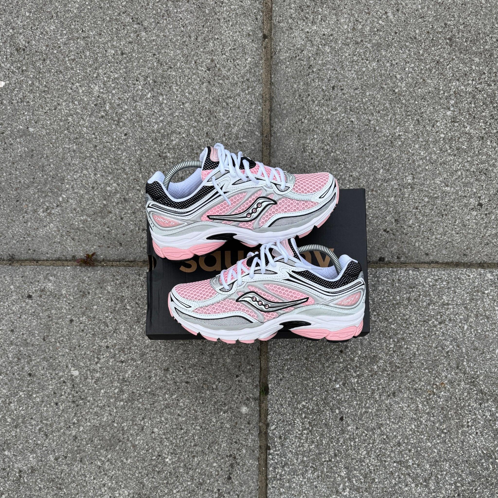 Saucony ProGrid Omni 9 'White/Touch'