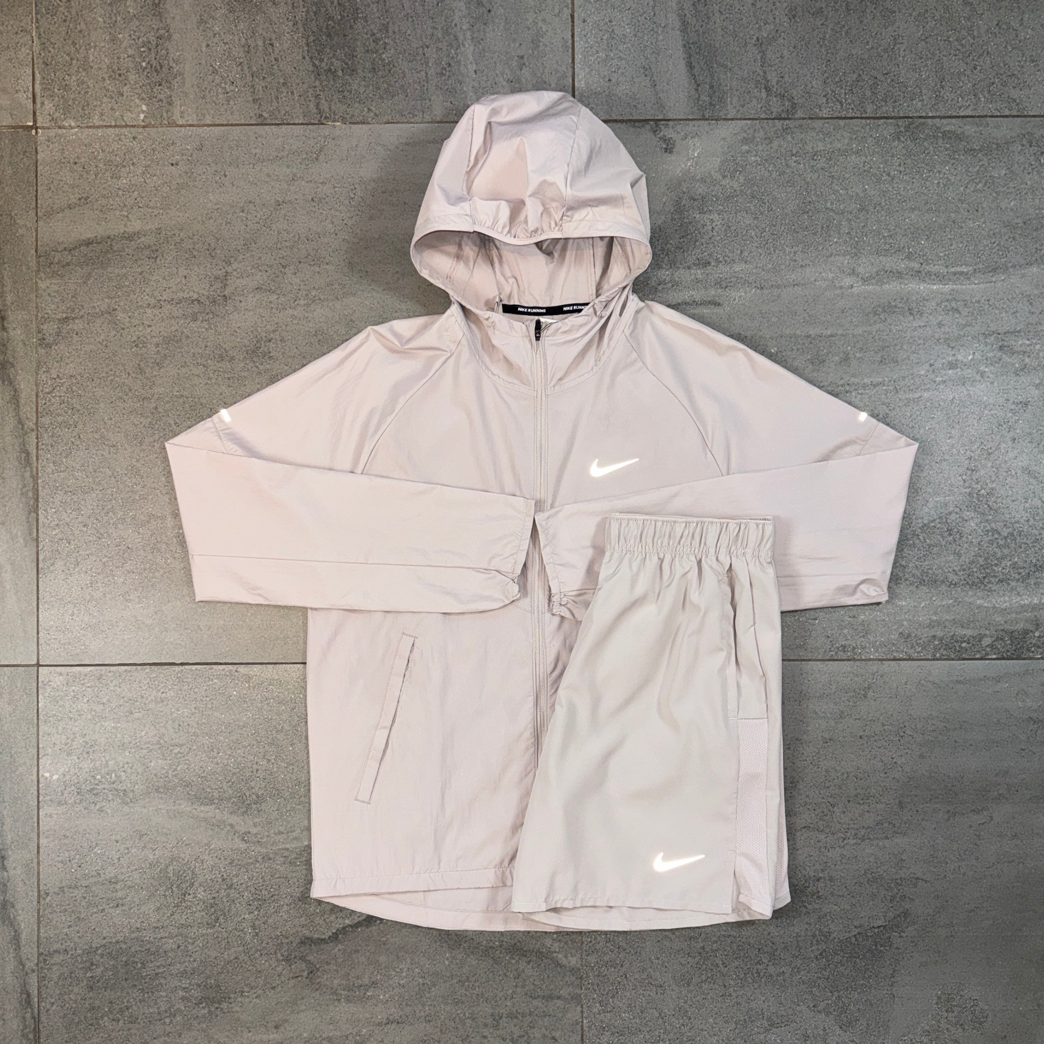Nike Challenger Shorts 'Cream'