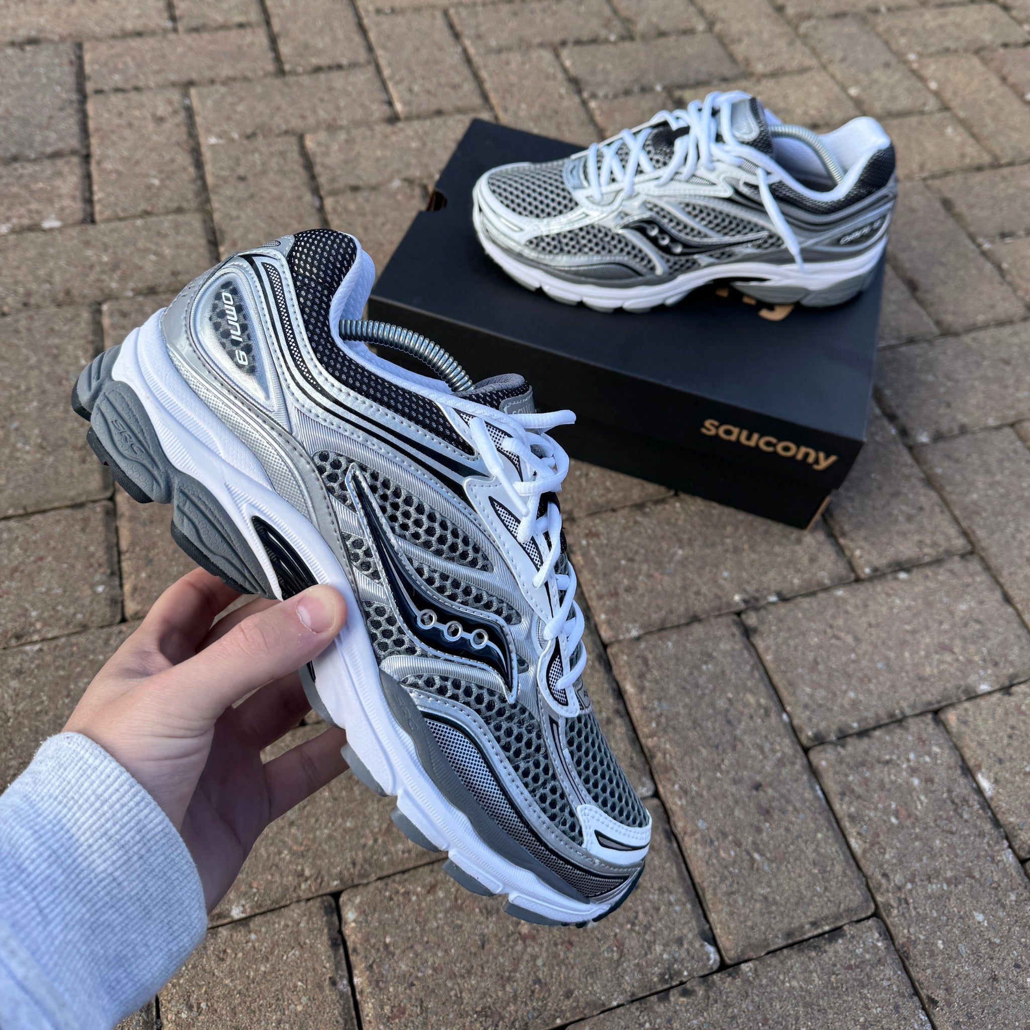 Saucony ProGrid Omni 9 'Silver Grey'