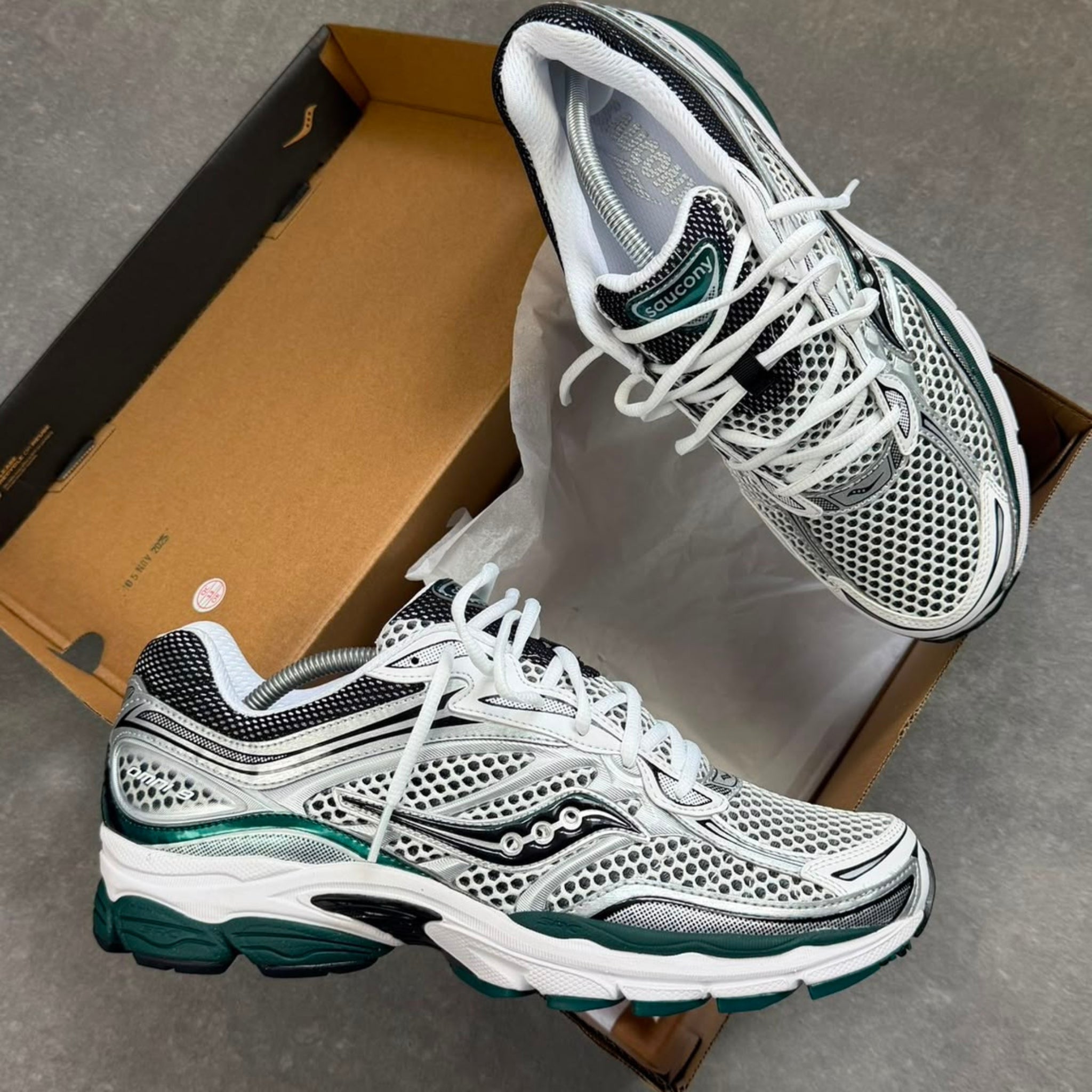 Saucony ProGrid Omni 9 'White Pine Green'