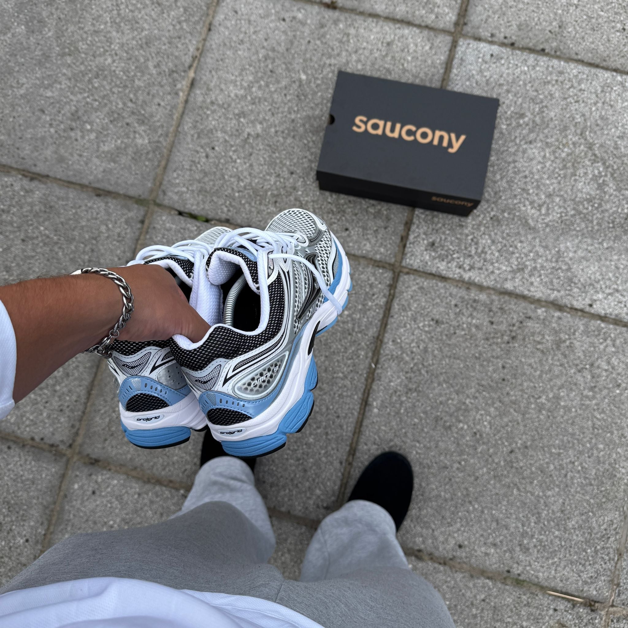 Saucony ProGrid Omni 9 'Blissful Blue'