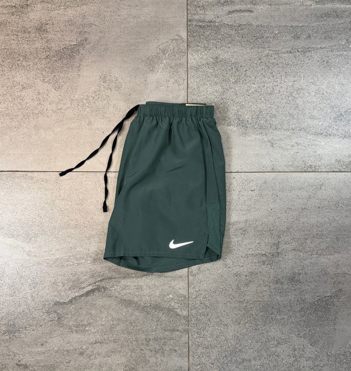 Nike Challenger Shorts 'Vintage Green'