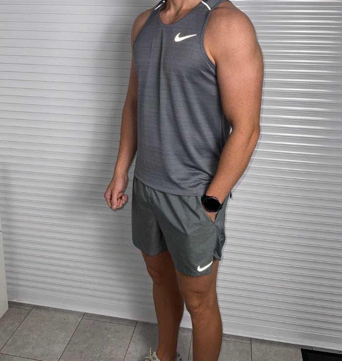 Nike Challenger Shorts 'Grey'