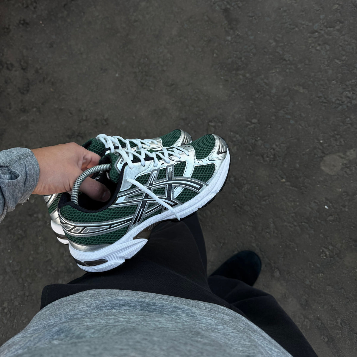 ASICS GEL-1130 Evergreen Black trainer photographed from above showing green mesh upper and silver ASICS stripes