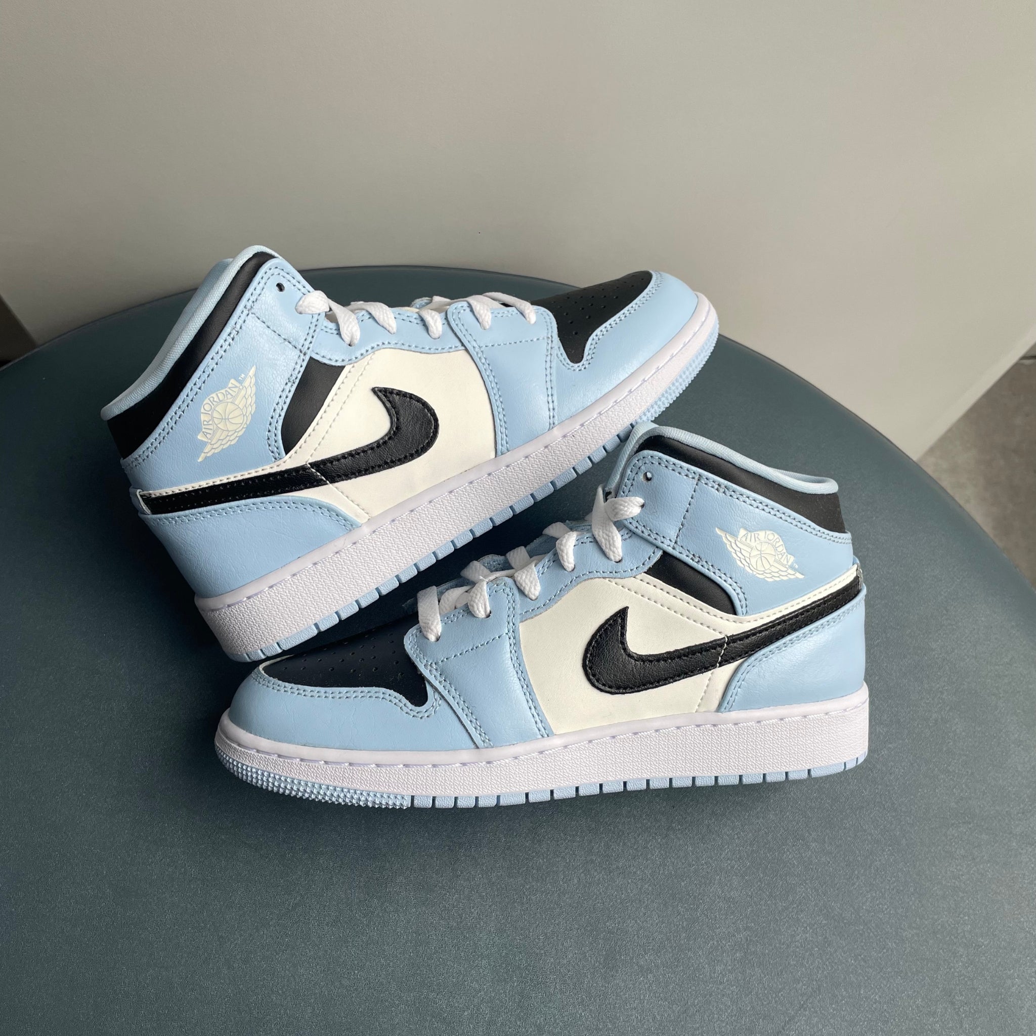 Nike Air Jordan 1 Mid Ice Blue GS trainers