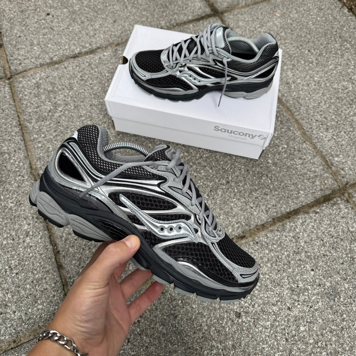 Saucony ProGrid Omni 9 Black Silver trainer side view