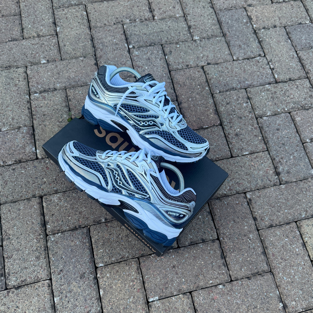 Pair of Saucony ProGrid Omni 9 Deep Navy trainers