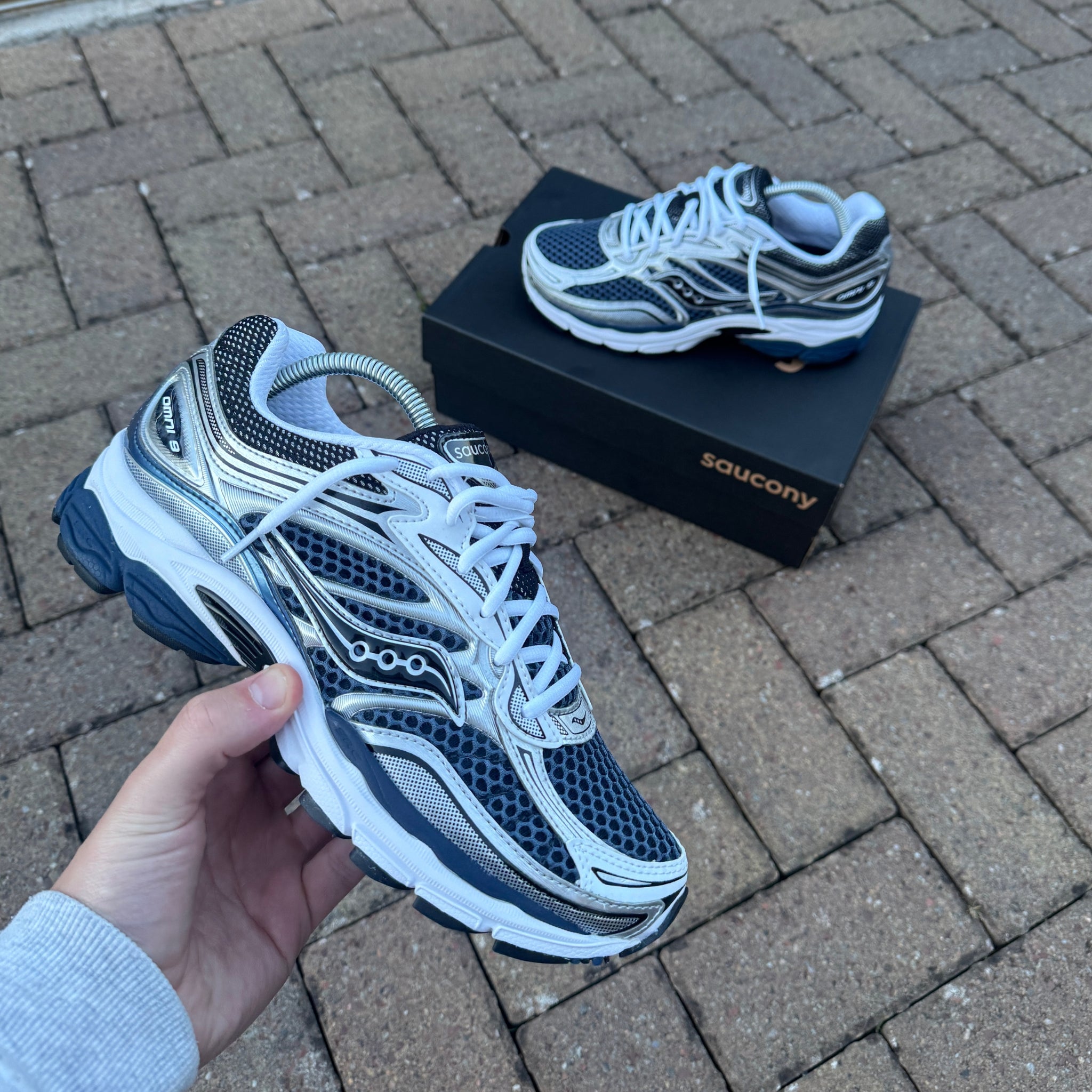 Saucony ProGrid Omni 9 Deep Navy side profile