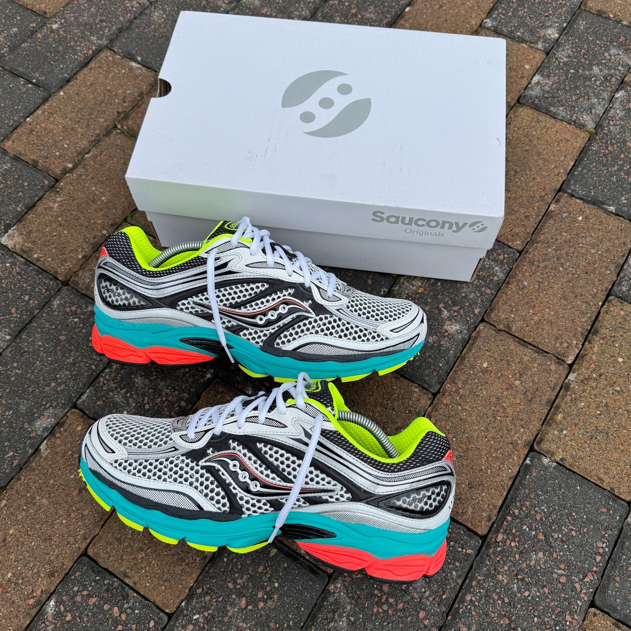 Saucony ProGrid Omni 9 Silver Mutant trainers with shoebox