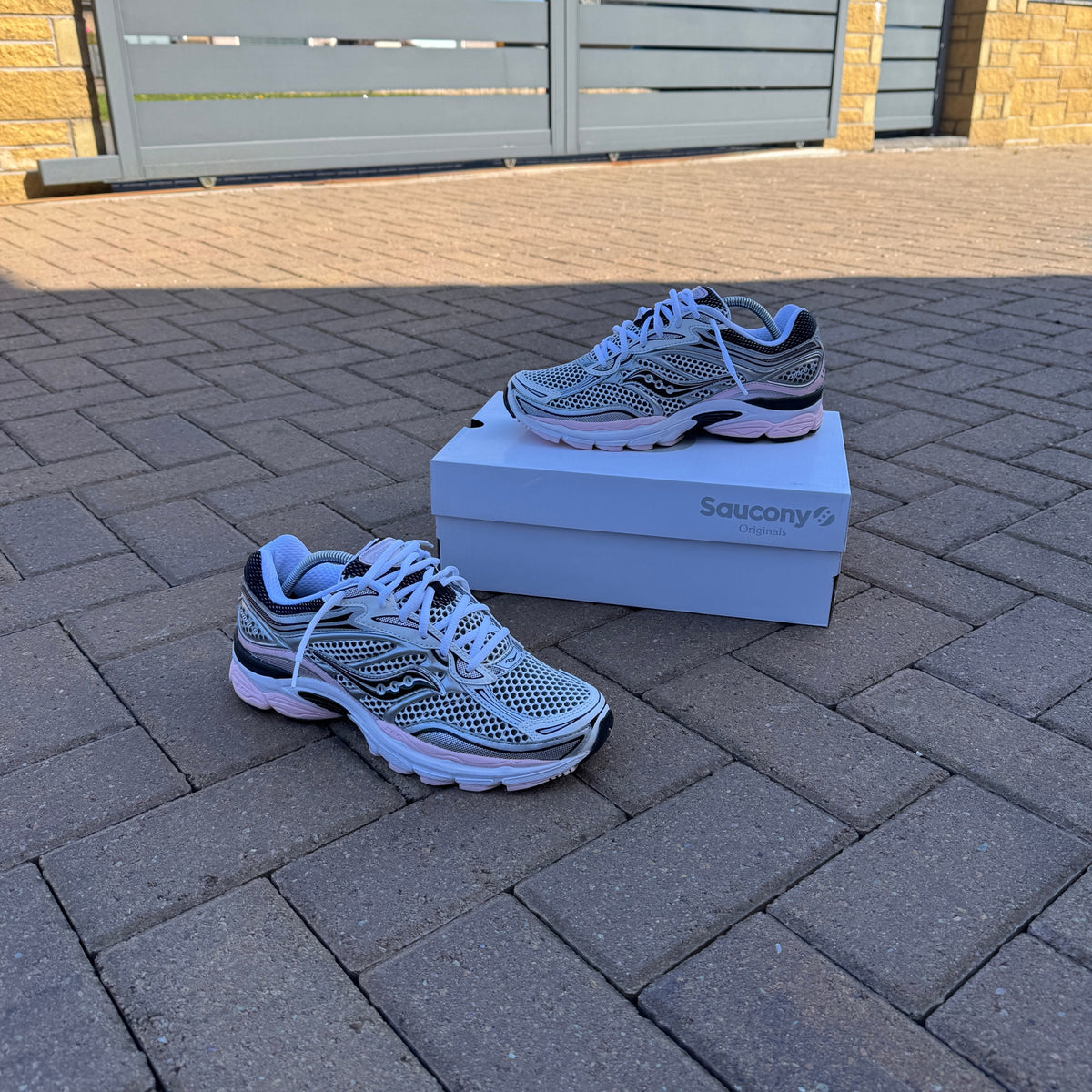 Saucony ProGrid Omni 9 Silver Pink trainer on foot