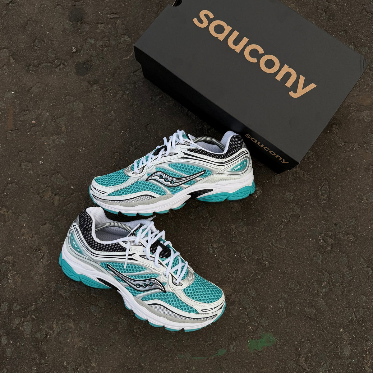 Saucony ProGrid Omni 9 Tranquil trainers displayed as a pair