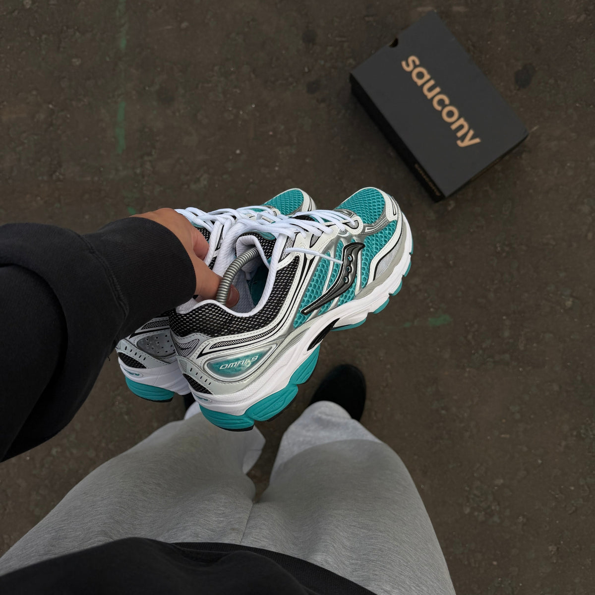 Saucony ProGrid Omni 9 Tranquil side view showing turquoise and silver detailing