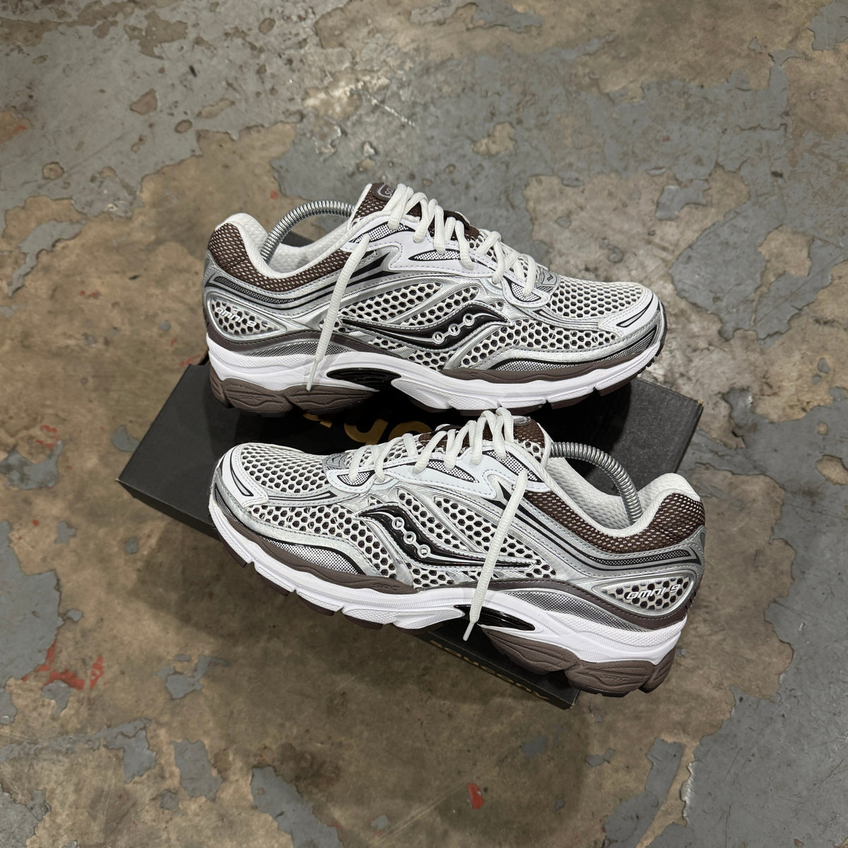 Pair of Saucony ProGrid Omni 9 White Brown trainers