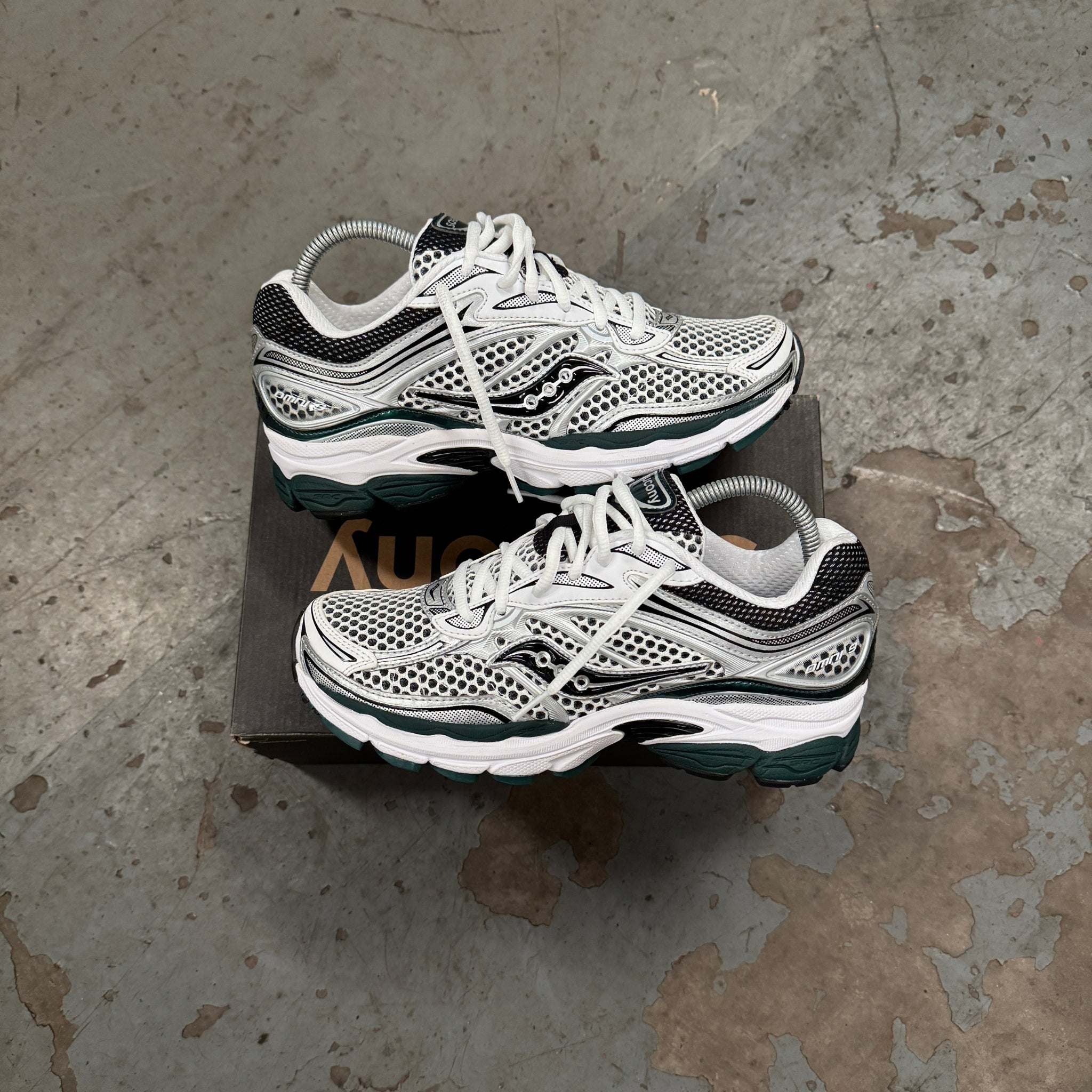 Pair of Saucony ProGrid Omni 9 White Pine Green trainers