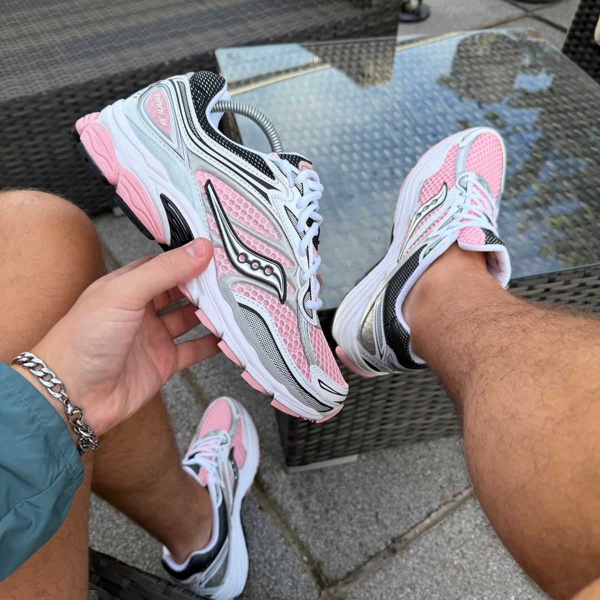 Saucony ProGrid Omni 9 White Touch pink trainers