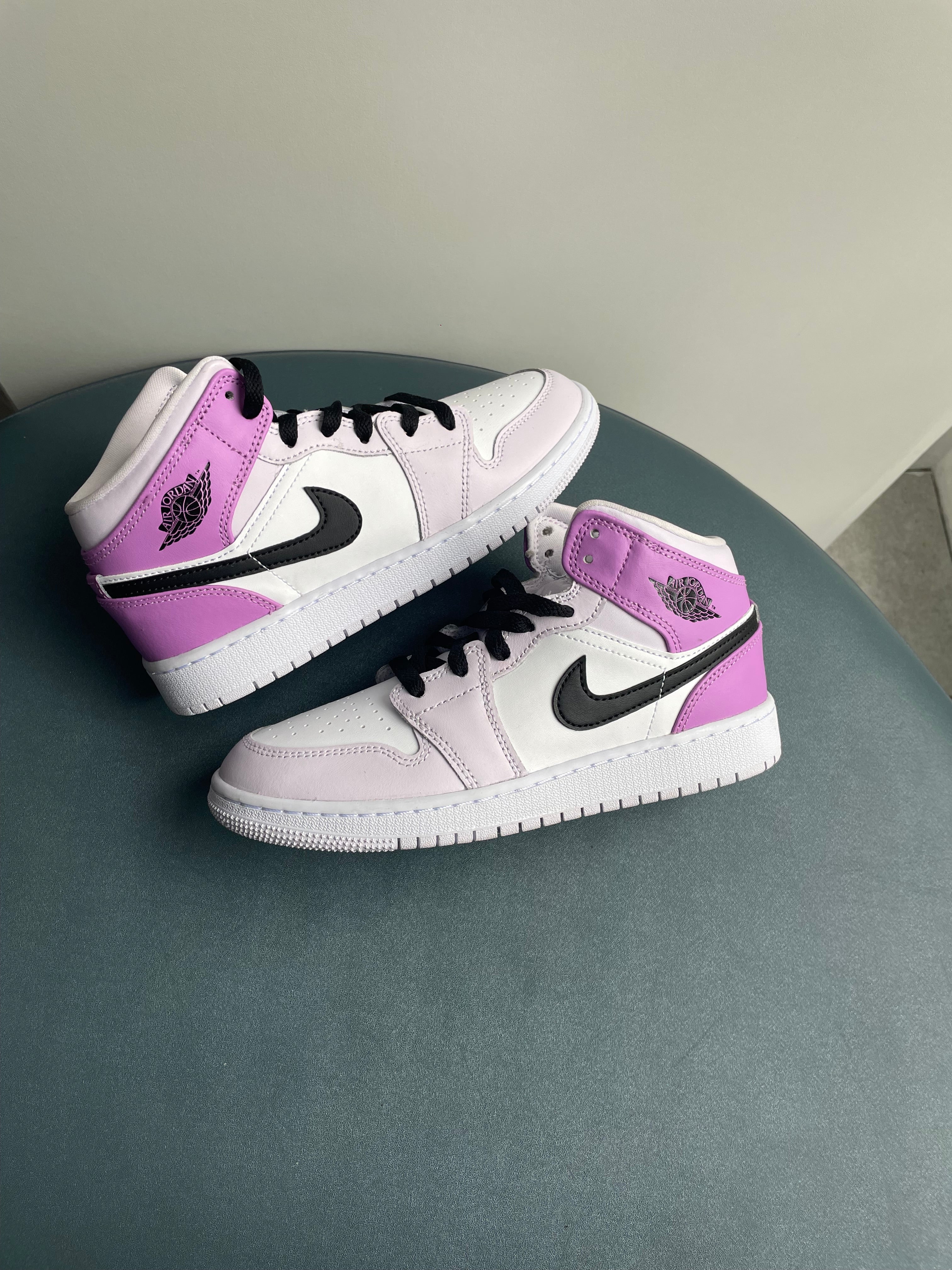 Nike Air Jordan 1 Mid Barely Grape (GS)