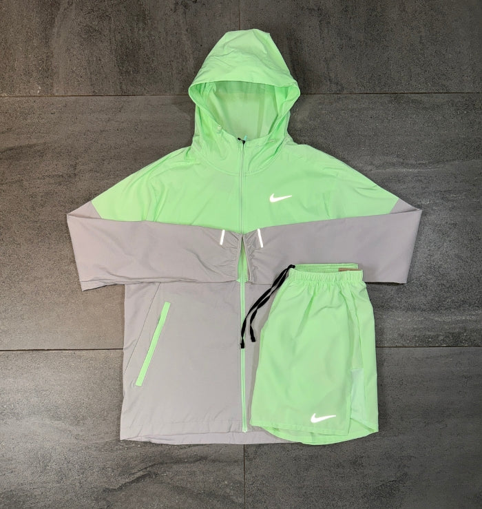 Nike Windrunner & Challenger Shorts Set 'Vapour Green'