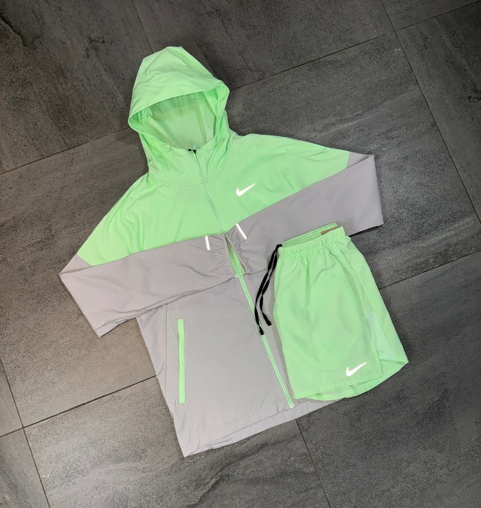 Nike Windrunner & Challenger Shorts Set 'Vapour Green'
