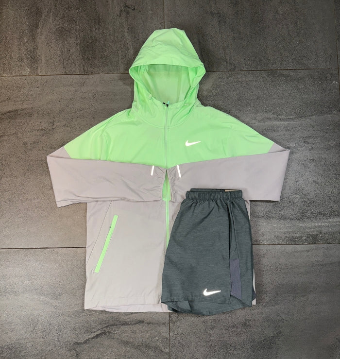 Nike Windrunner & Challenger Shorts Set 'Vapour Green/Grey'