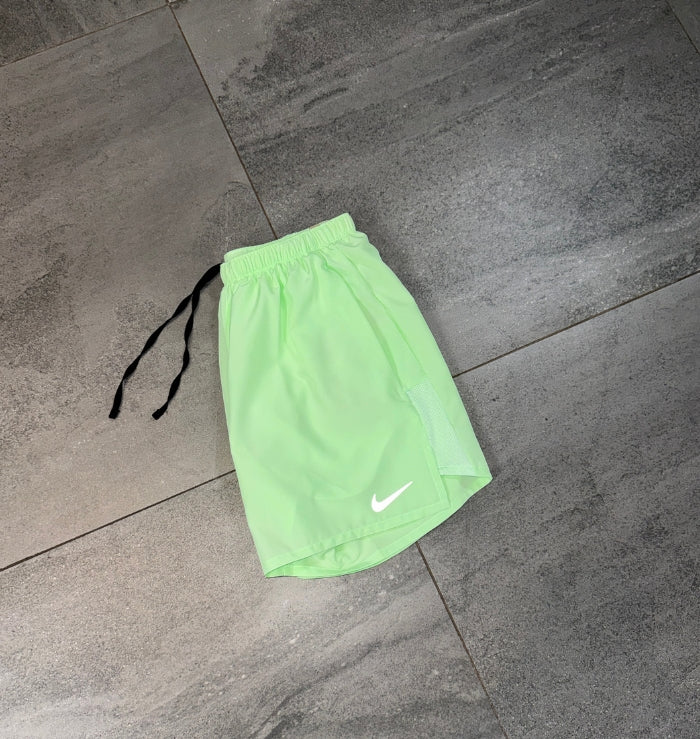 Nike Challenger Shorts 'Vapour Green'