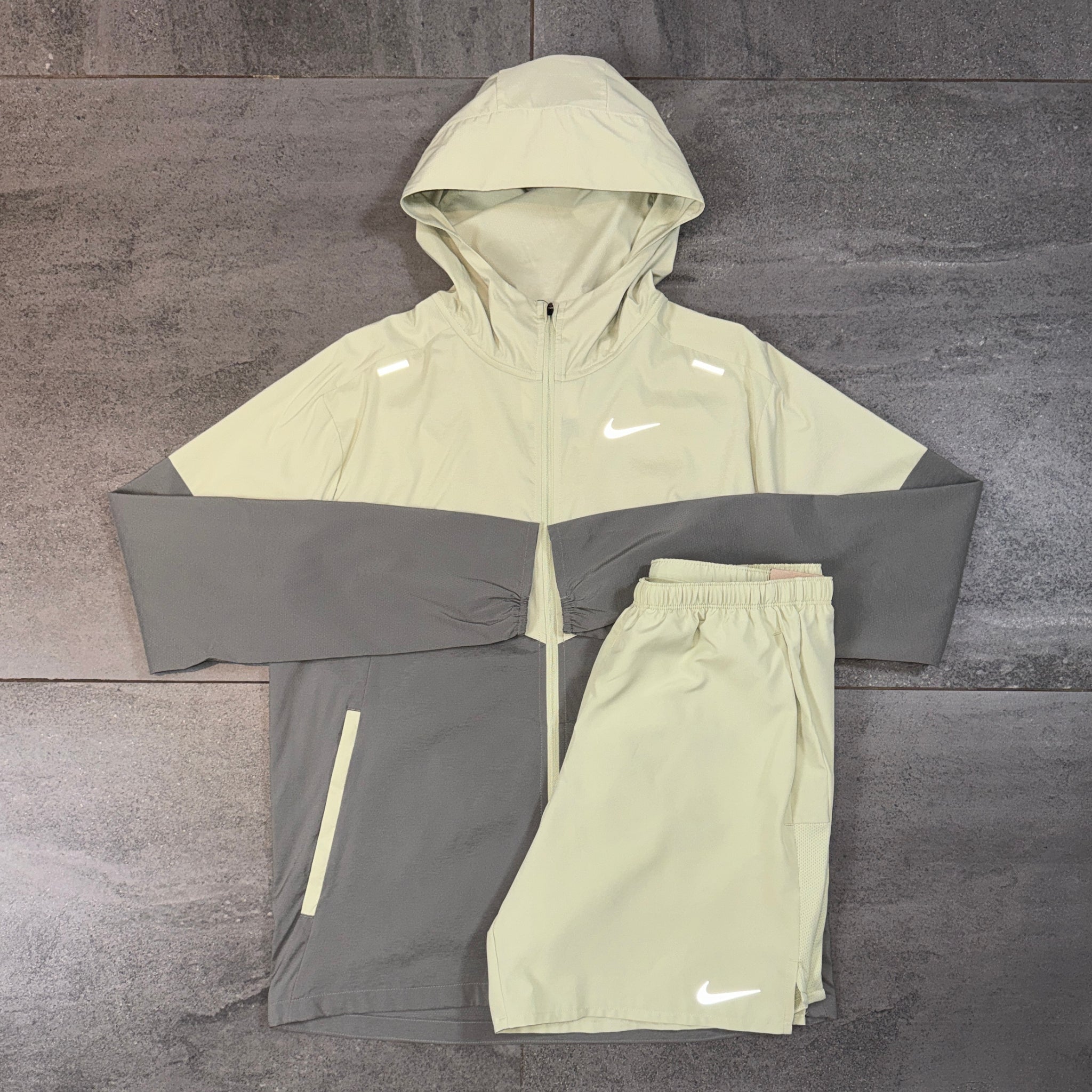 Nike Windrunner & Challenger Shorts Set 'Olive Aura'