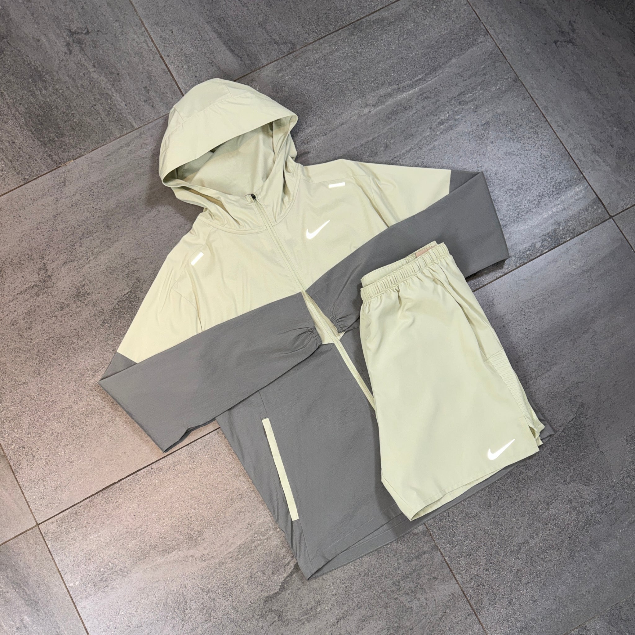 Nike Windrunner & Challenger Shorts Set 'Olive Aura'