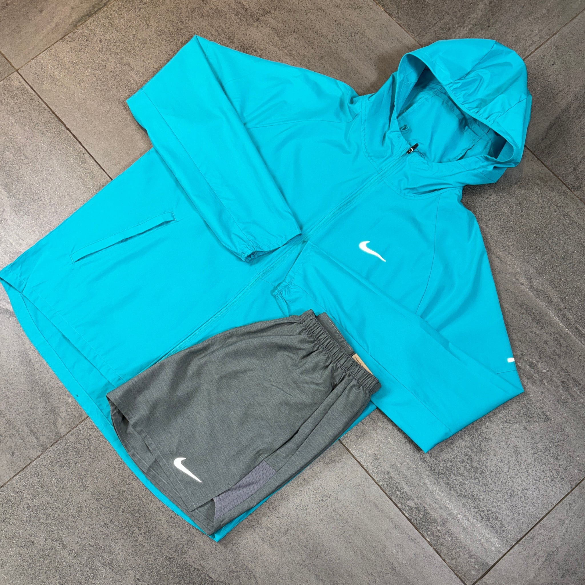 Nike Windrunner & Challenger Shorts Set 'Dusty Cactus/Grey'