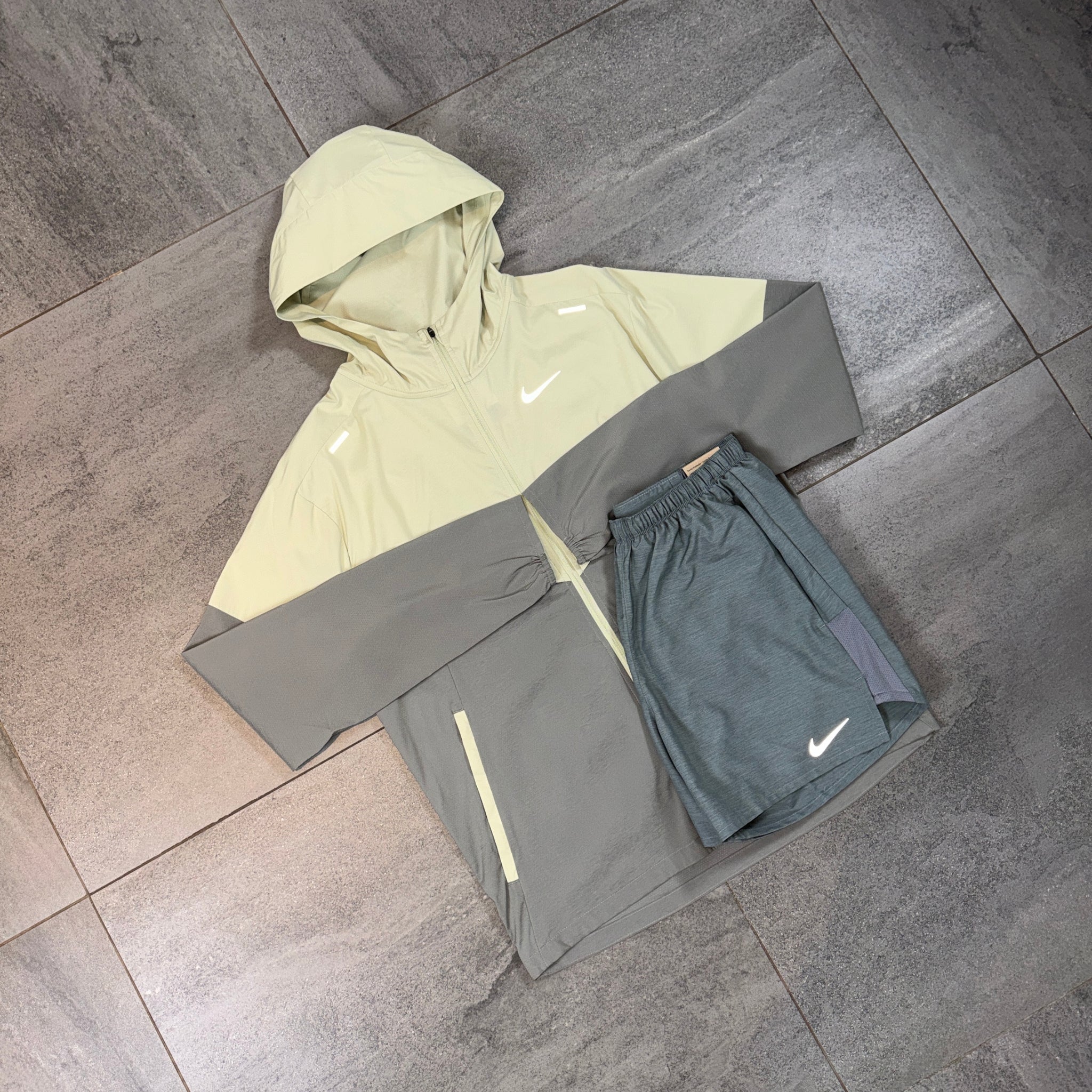Nike Windrunner & Challenger Shorts Set 'Olive Aura/Grey'