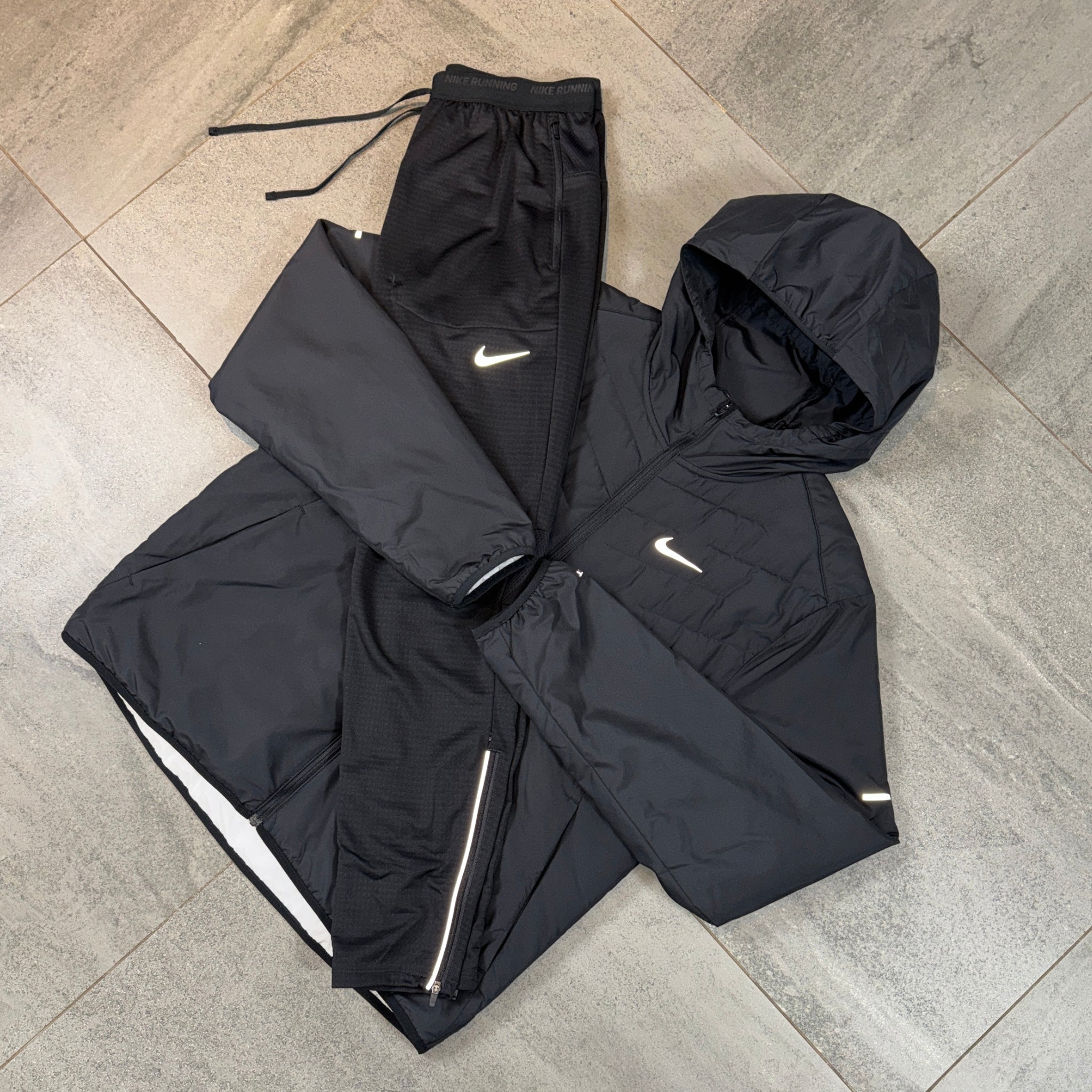 ナイキ　NIKE AEROLAYER フルジップジャケット　中綿　ランニング Nike Aerolayer Jacket & Phenom Pants Set 'Black'