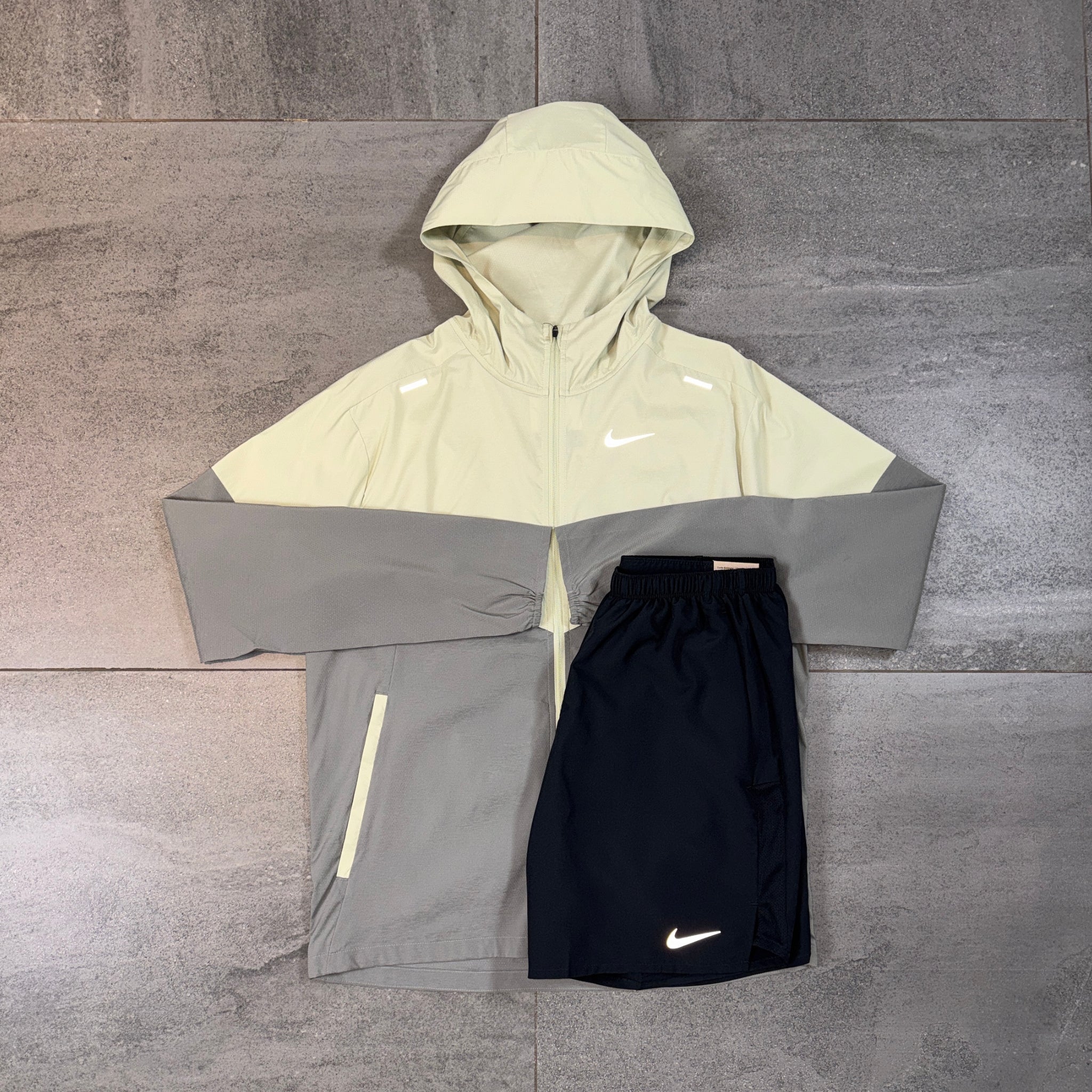 Nike Windrunner & Challenger Shorts Set 'Olive Aura/Black'