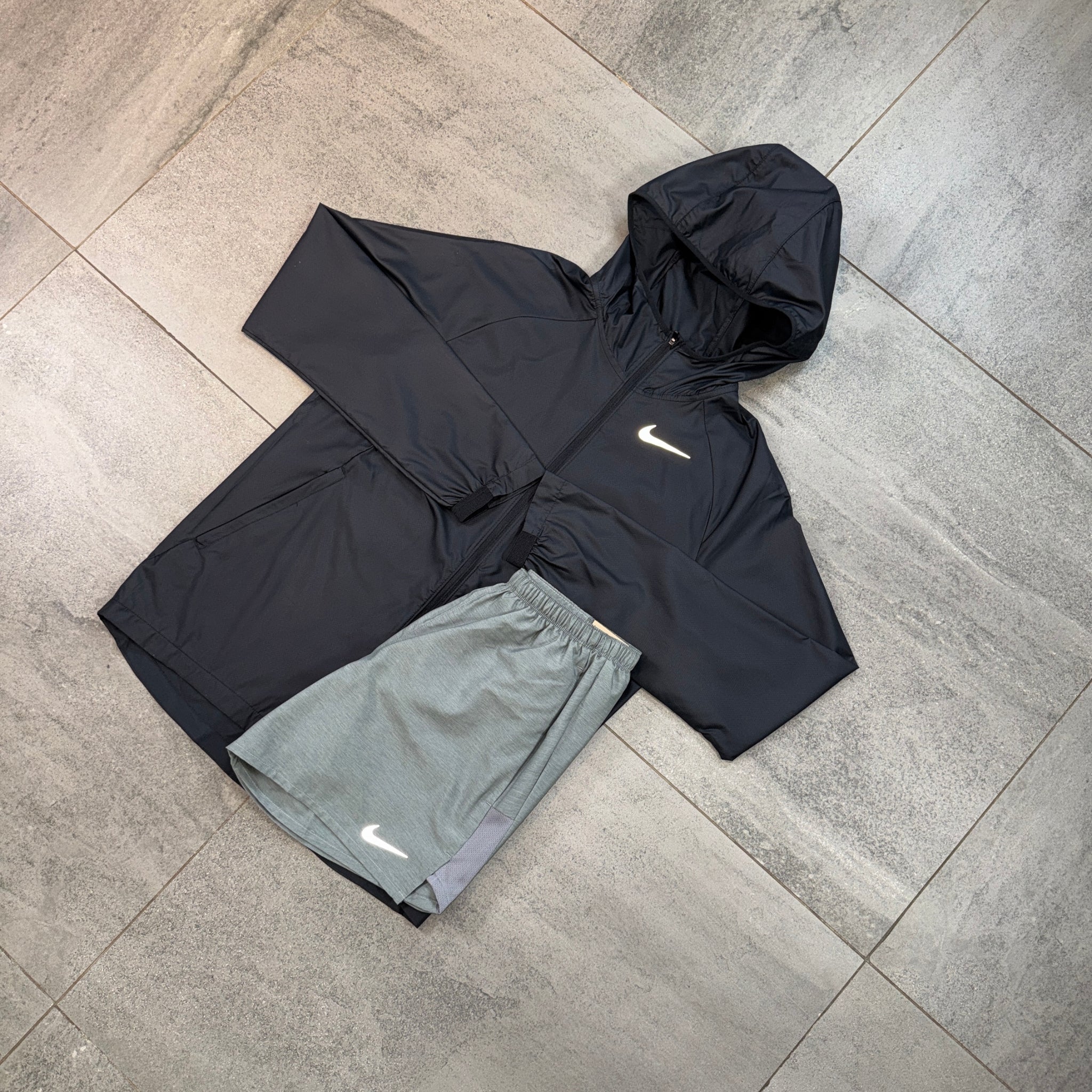 Nike Essential Windrunner & Challenger Shorts Set 'Black/Grey'