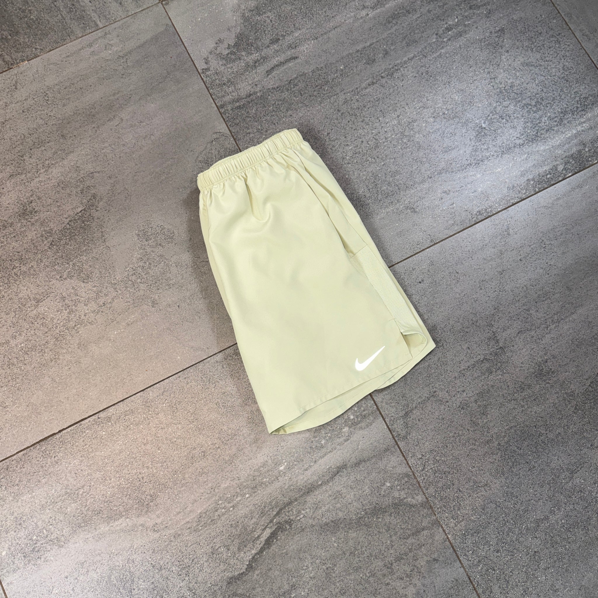 Nike Challenger Shorts 'Olive Aura'