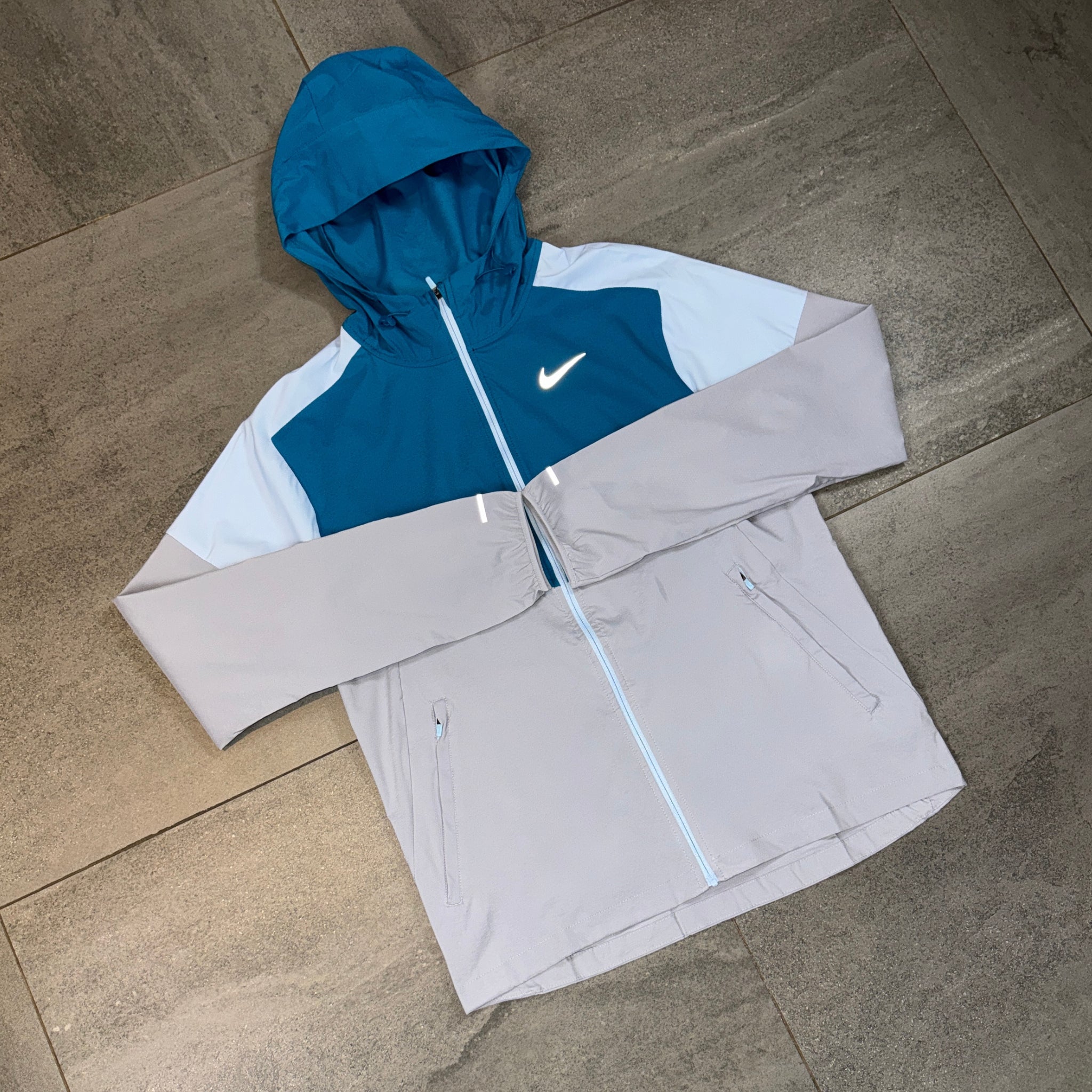 Nike Windrunner & Challenger Shorts Set 'Green Abyss'