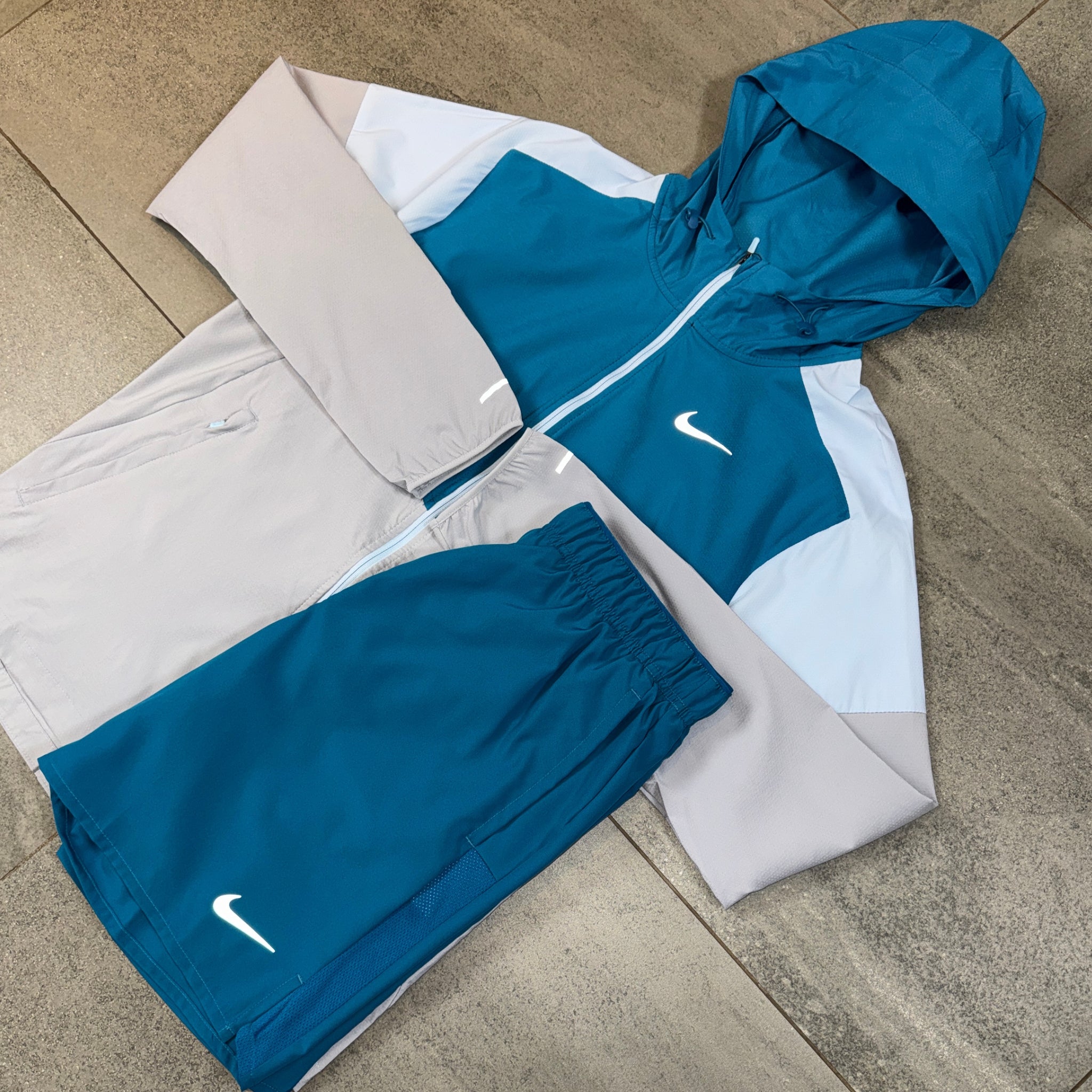 Nike Windrunner & Challenger Shorts Set 'Green Abyss'
