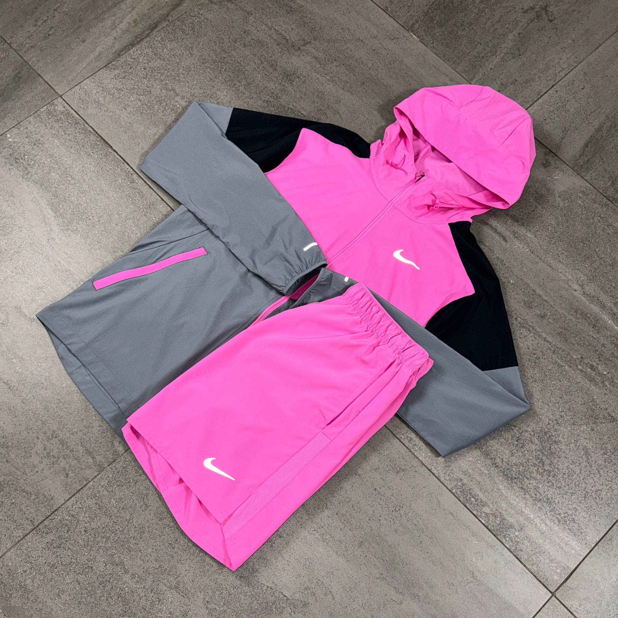 Nike Windrunner & Challenger Shorts Set 'Playful Pink'
