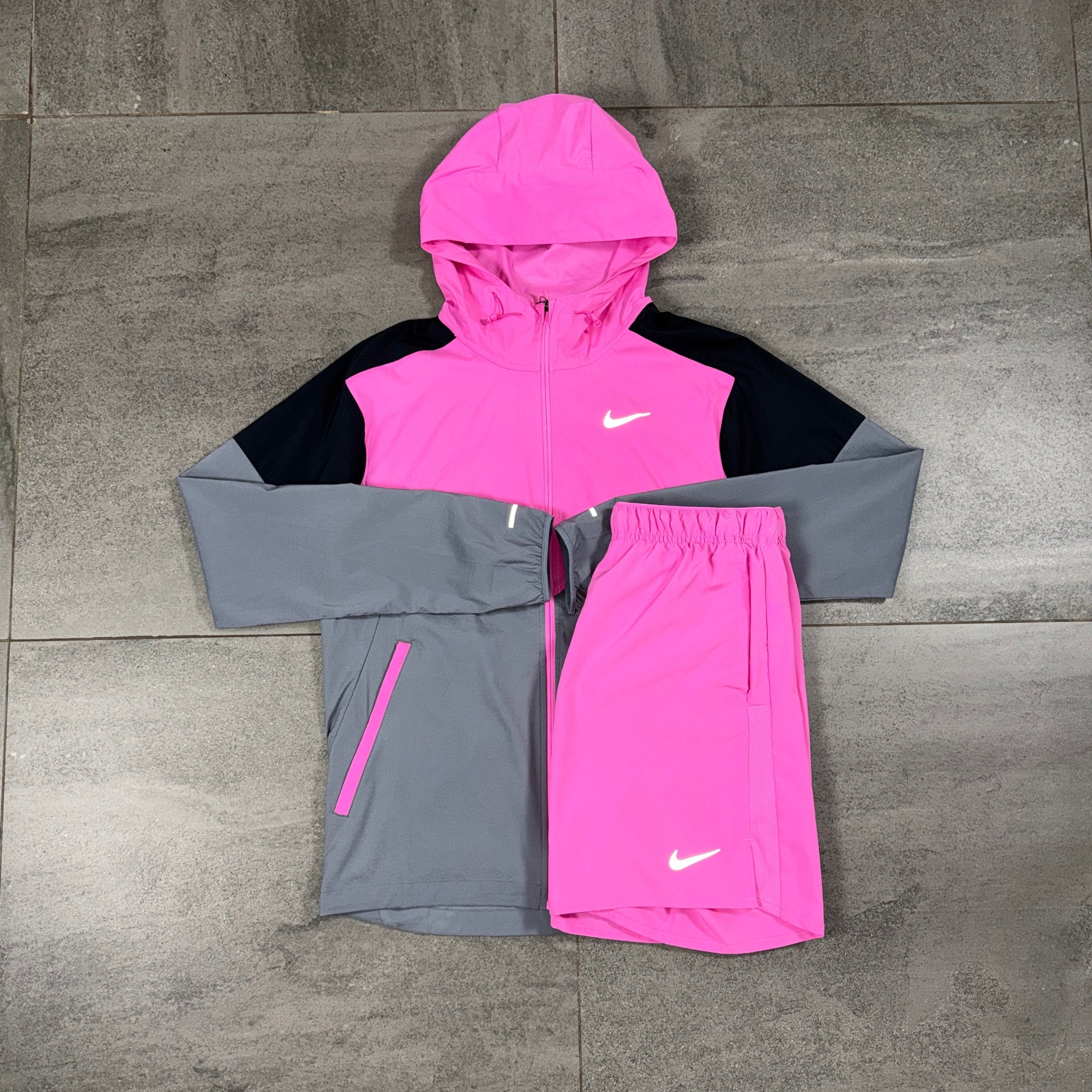 Nike Windrunner & Challenger Shorts Set 'Playful Pink'