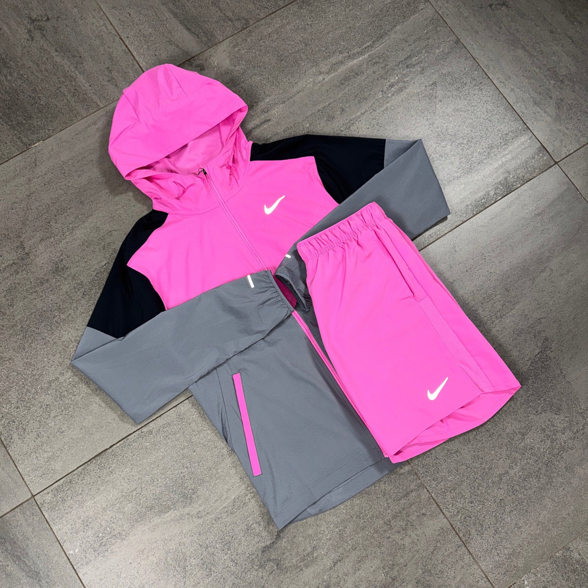 Nike Windrunner & Challenger Shorts Set 'Playful Pink'