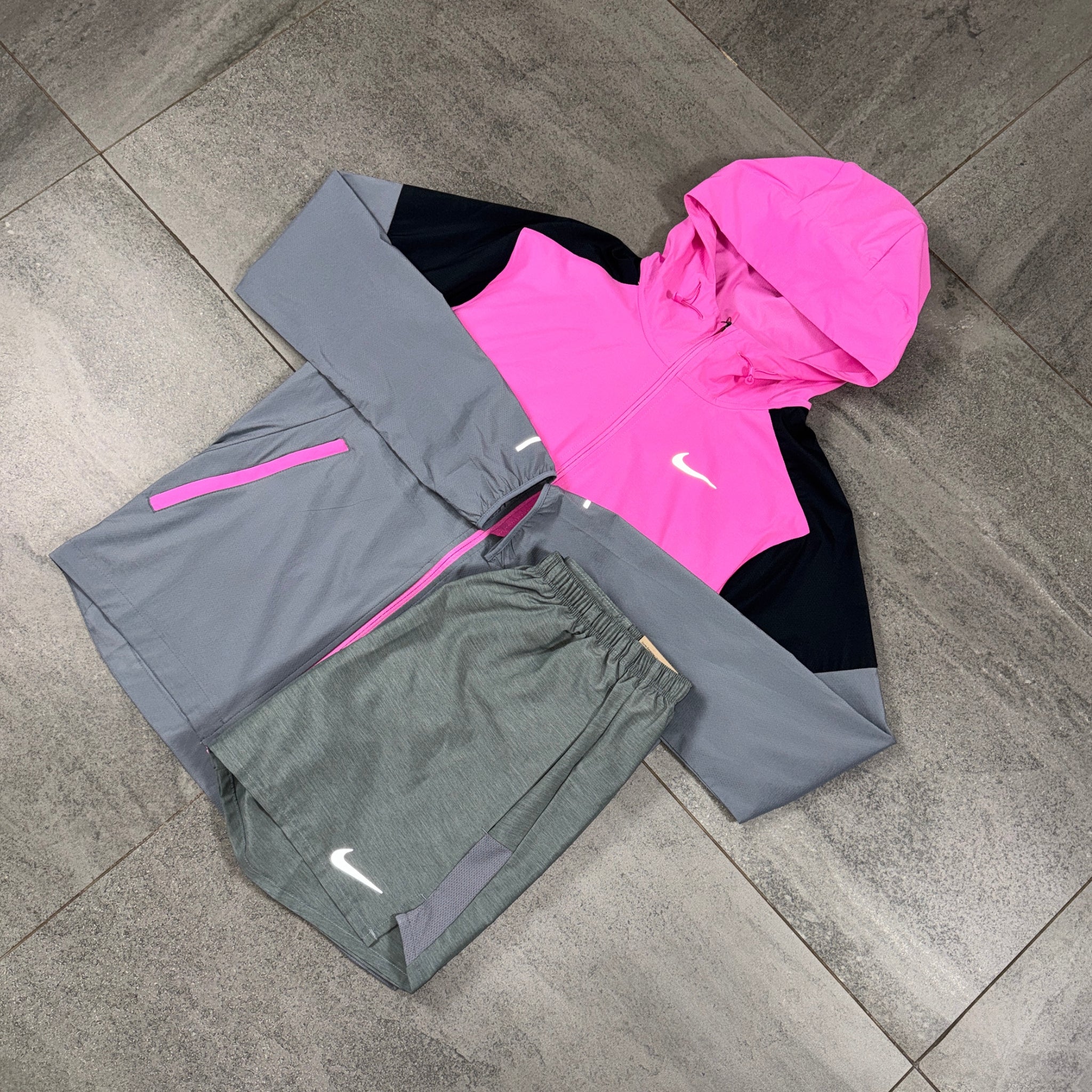 Nike Windrunner & Challenger Shorts Set 'Playful Pink/Grey'