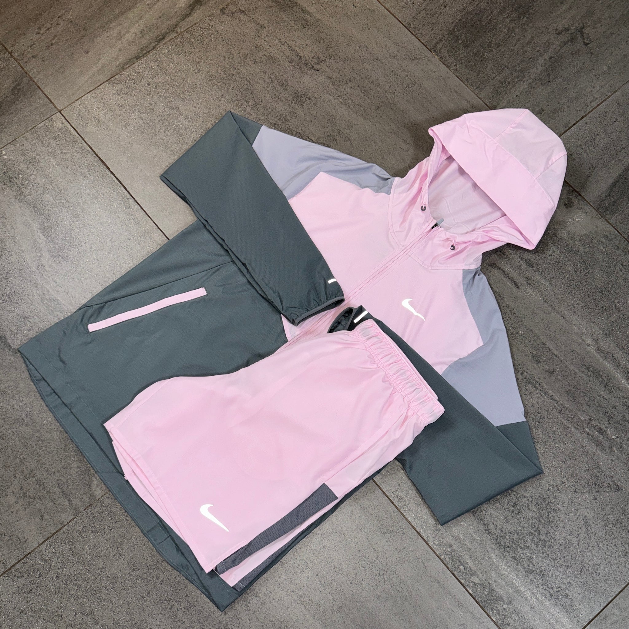 Nike Windrunner & Challenger Shorts Set 'Pink Foam'