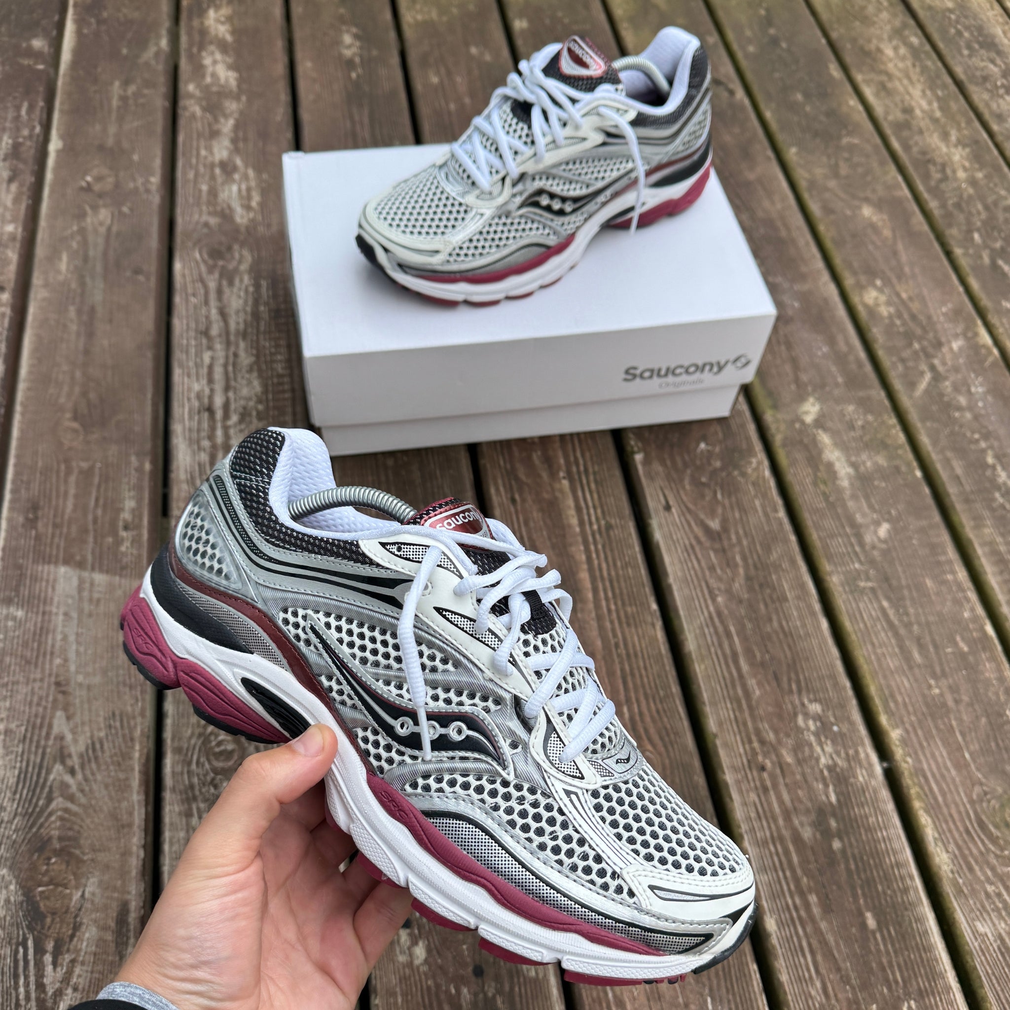 Saucony ProGrid Omni 9 'White Silver Red'