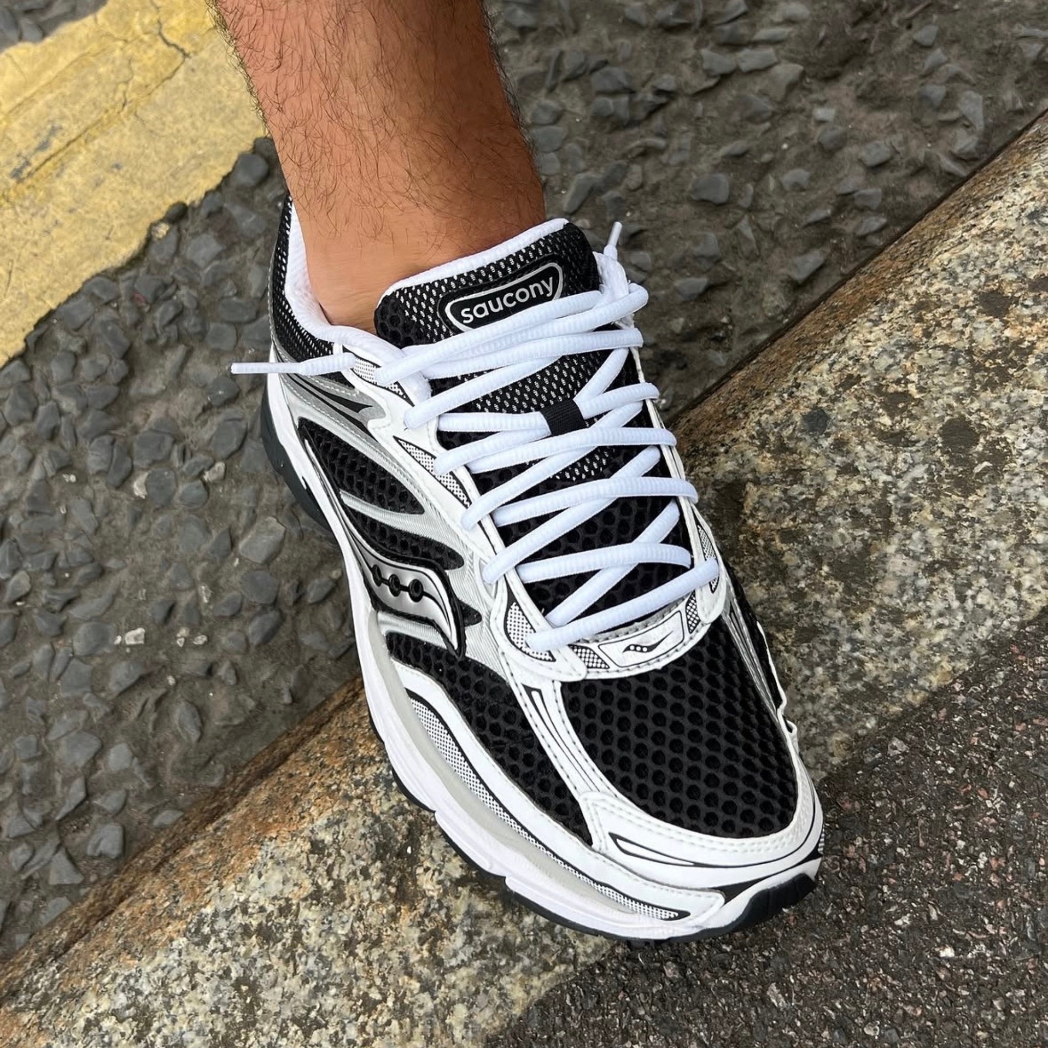Saucony ProGrid Omni 9 'Black/White'